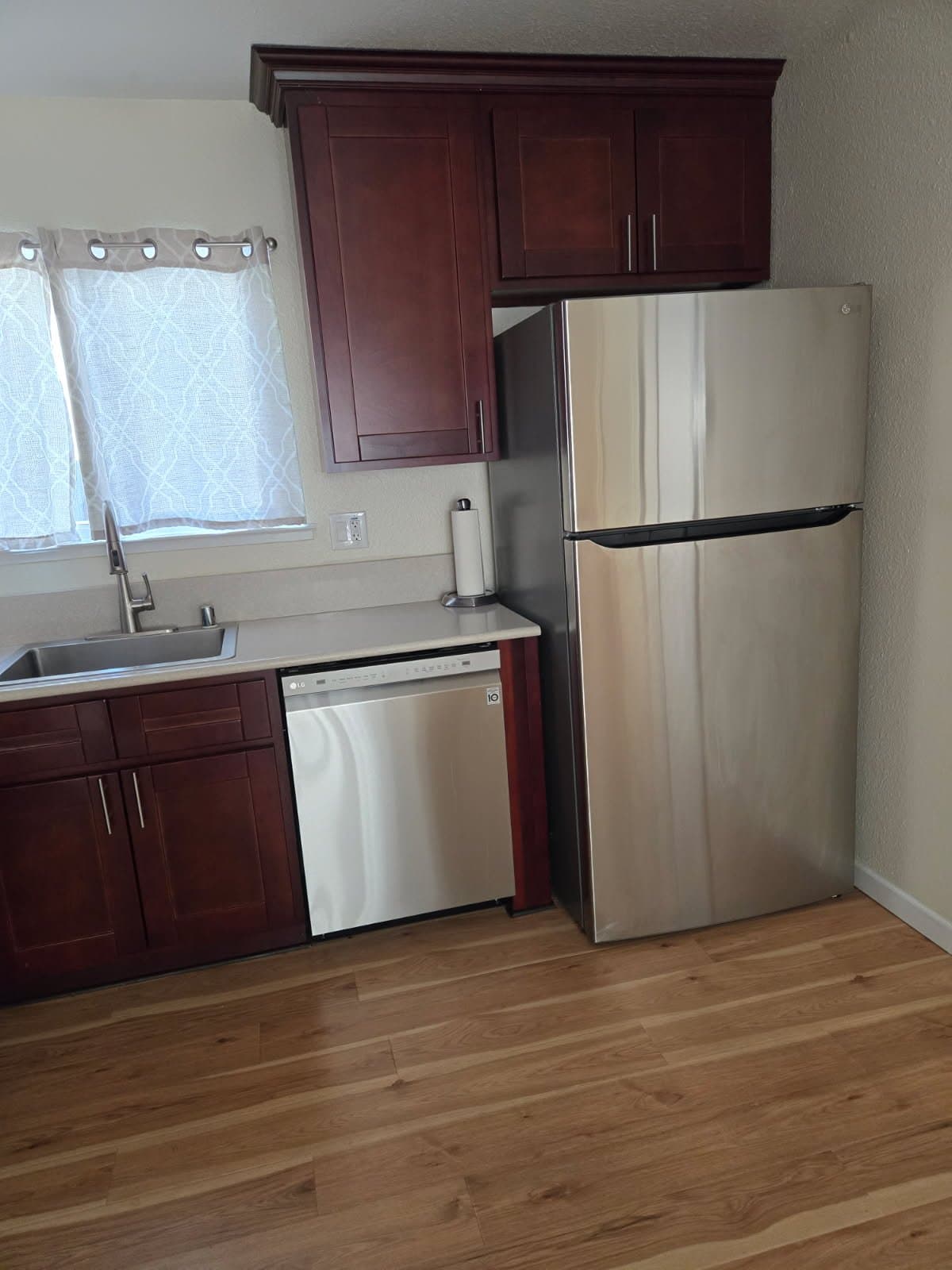 Manteca House: 1121 Crestwood Ave