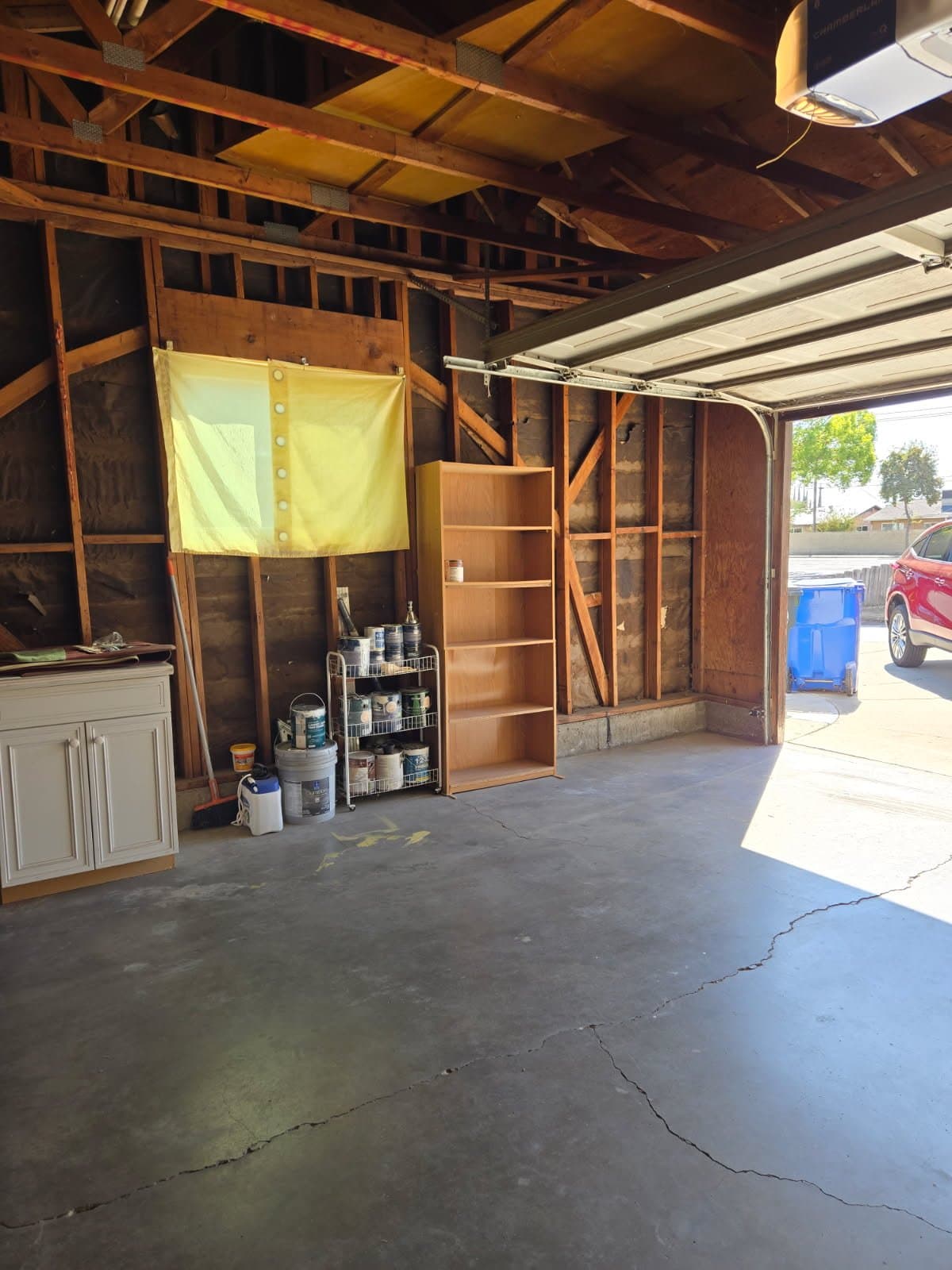 Manteca House: 1121 Crestwood Ave