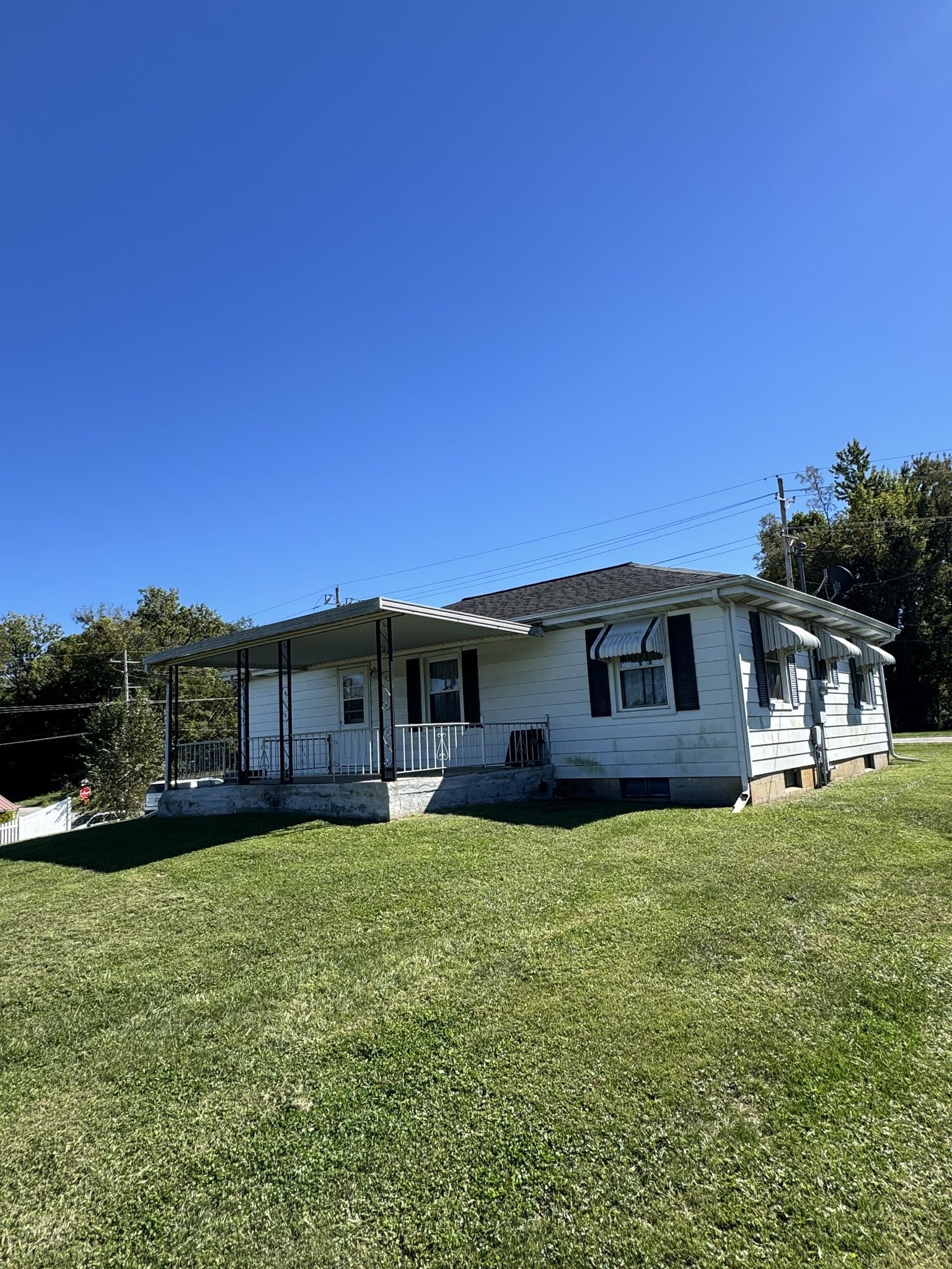 Bloomington House: 1385 E Rayletown Road