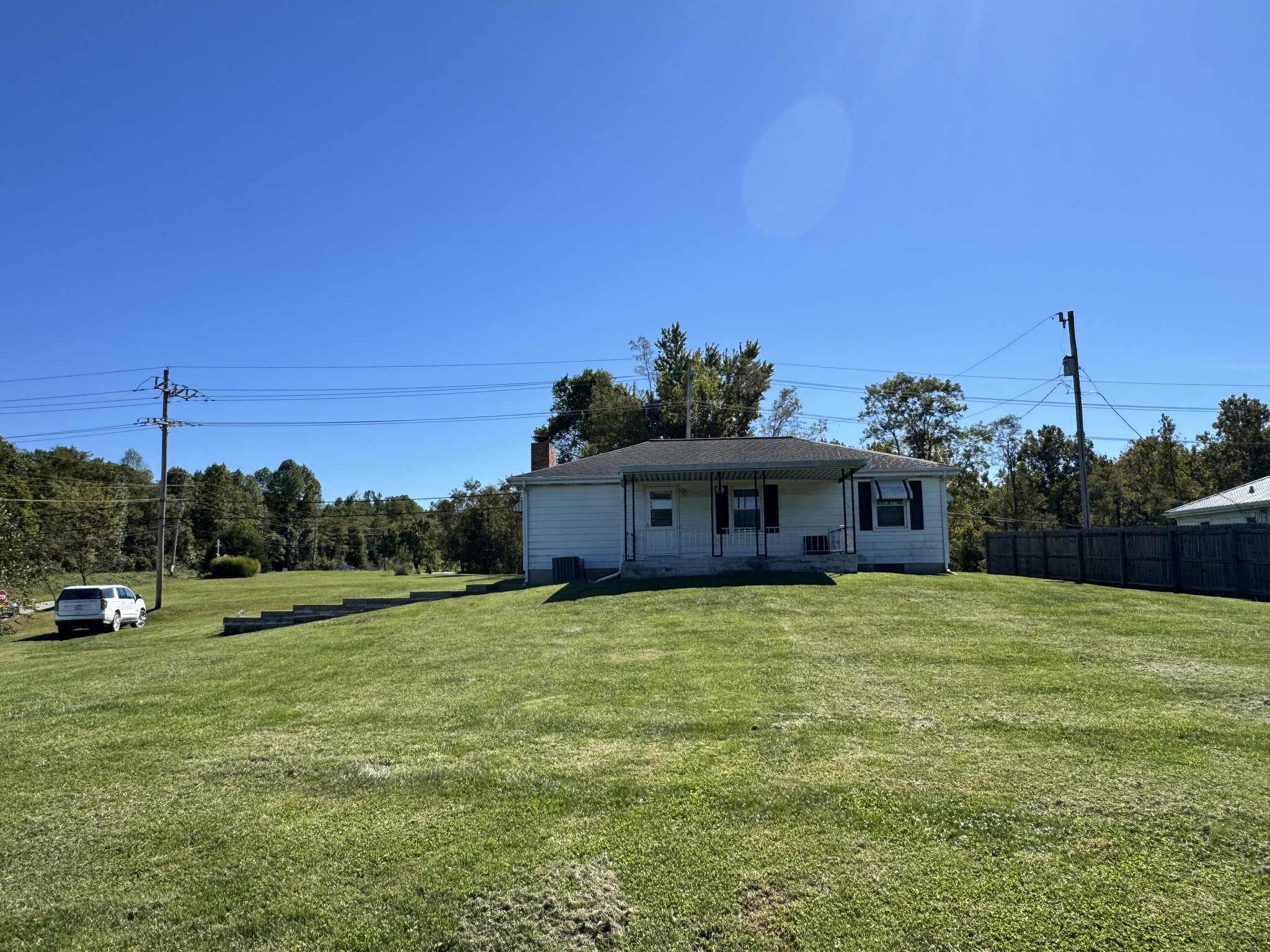 Bloomington House: 1385 E Rayletown Road