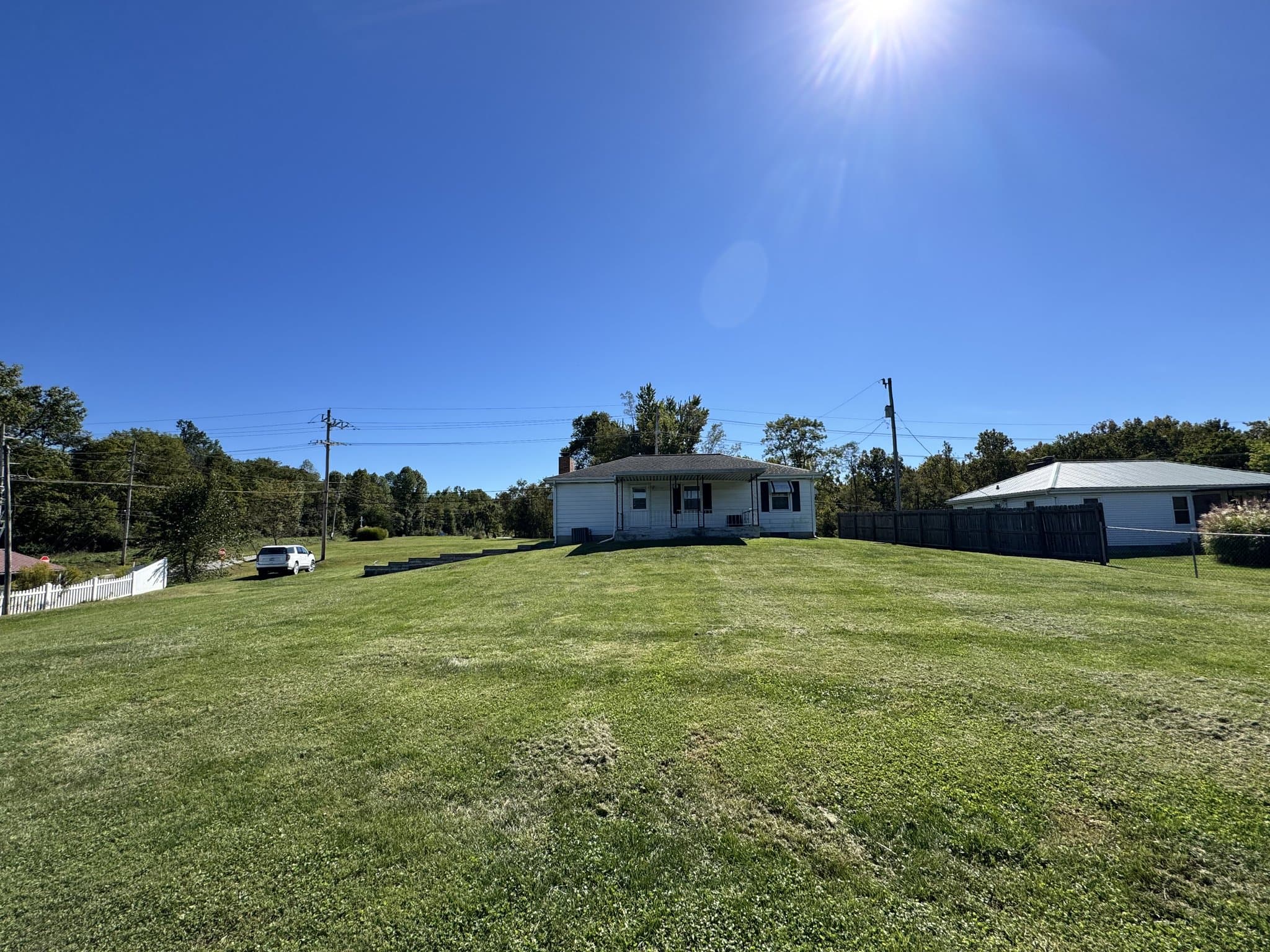 Bloomington House: 1385 E Rayletown Road