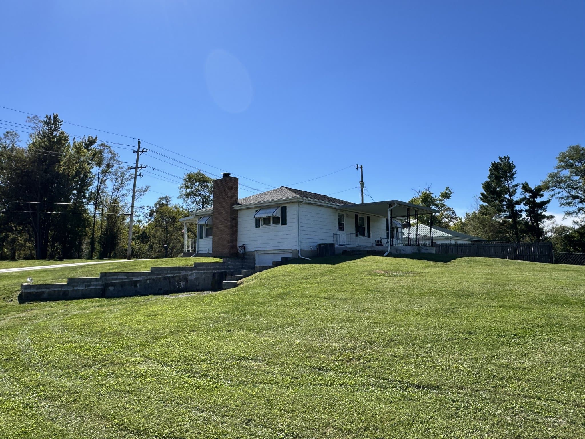Bloomington House: 1385 E Rayletown Road