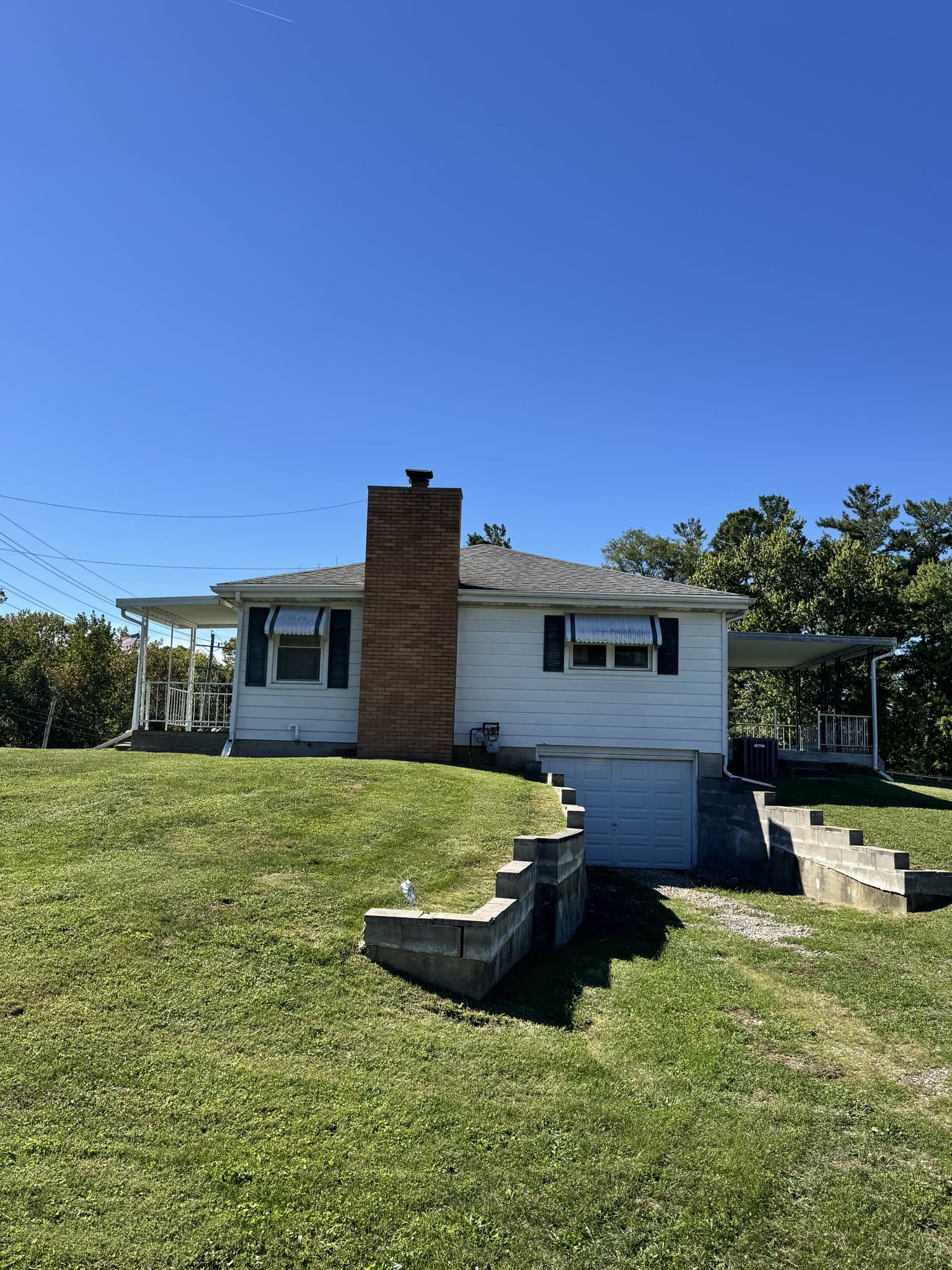 Bloomington House: 1385 E Rayletown Road