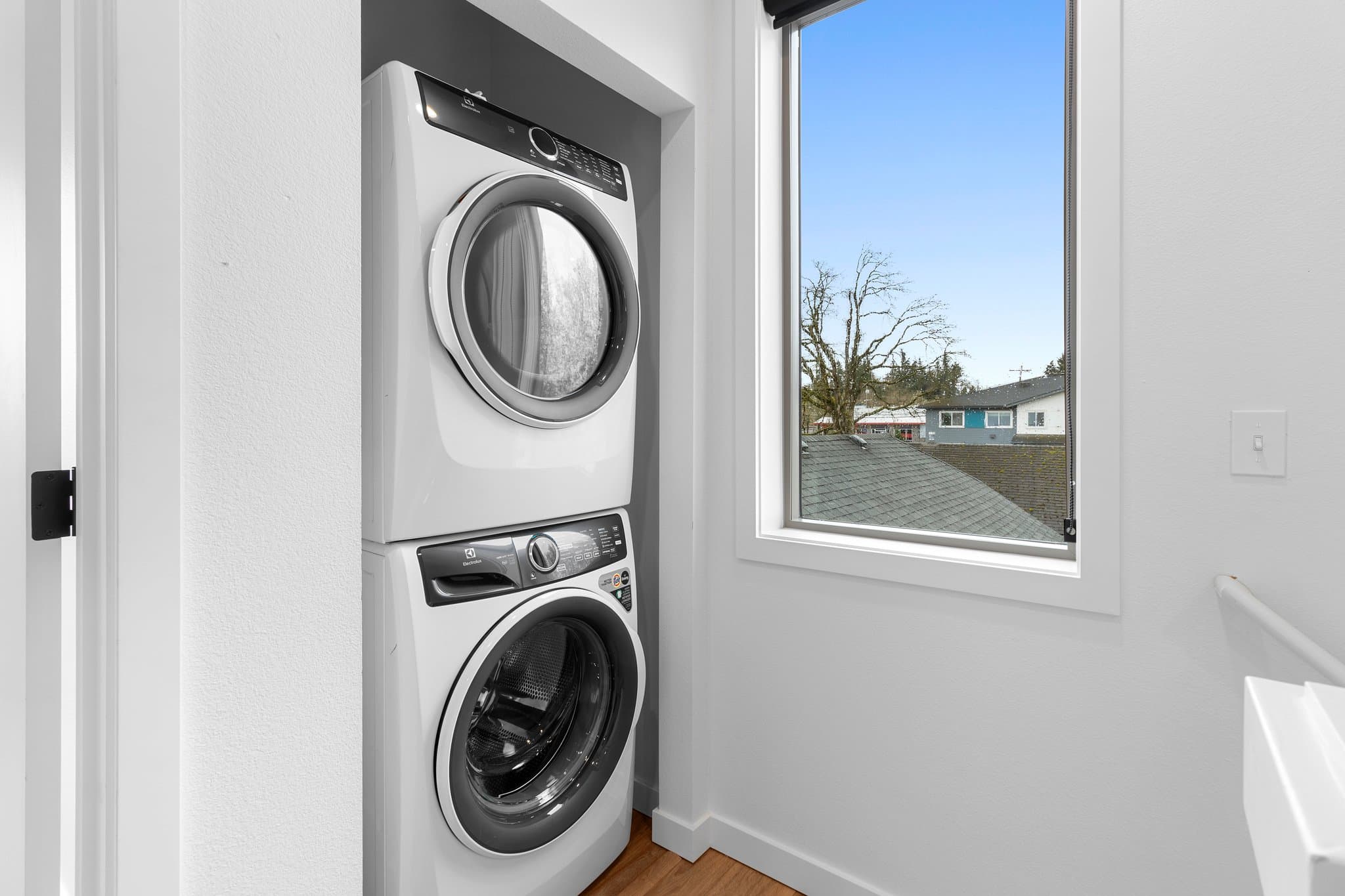 Oregon City Apartment: 305 Myrtle St