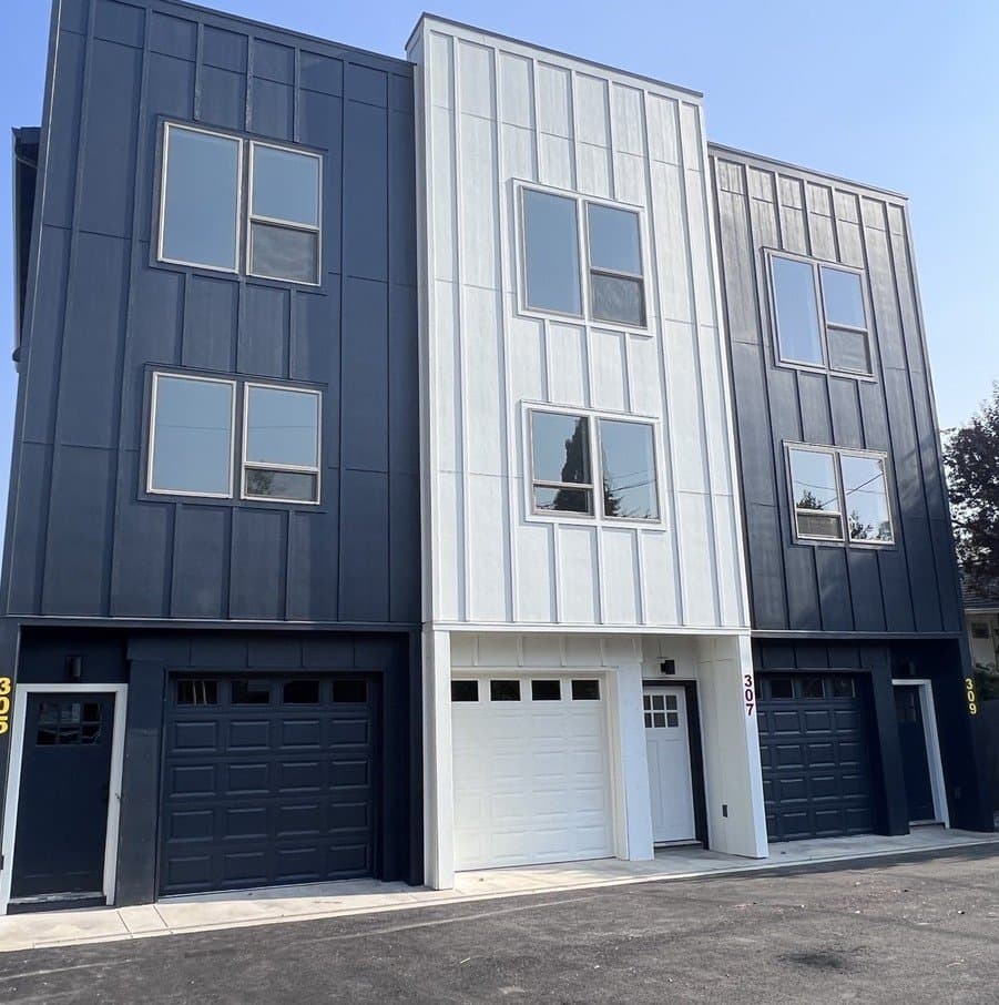 Oregon City Apartment: 305 Myrtle St