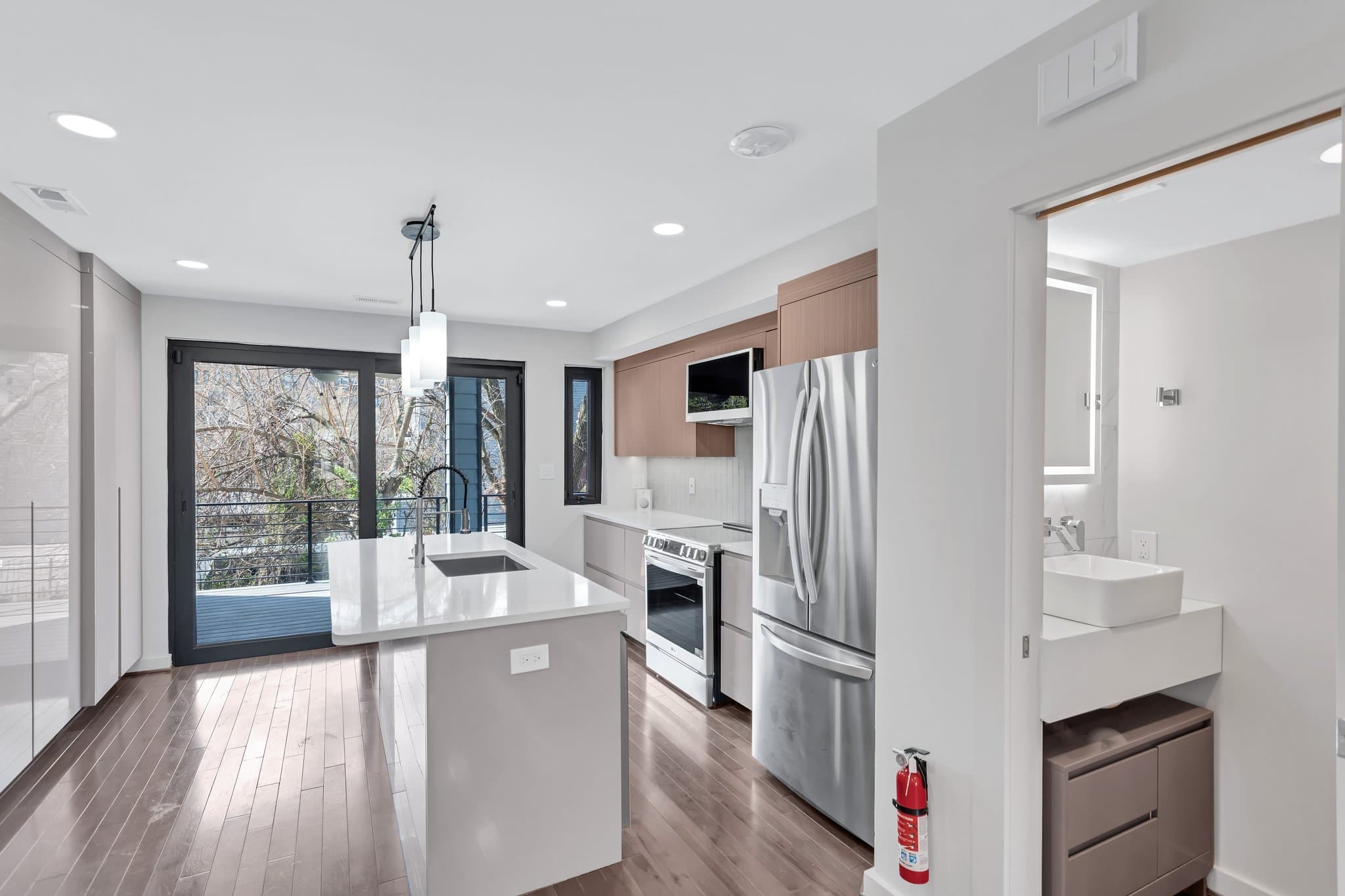 Washington Condo: 911 I St NE