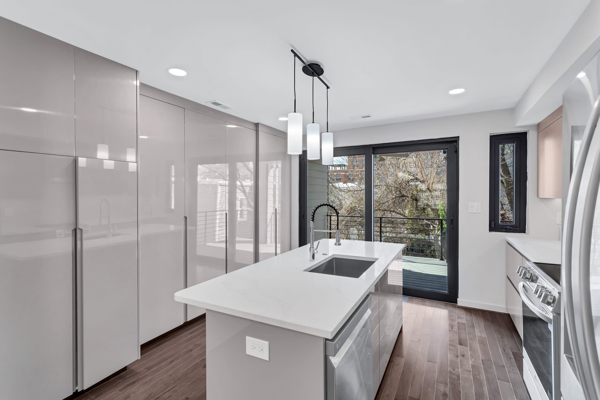 Washington Condo: 911 I St NE