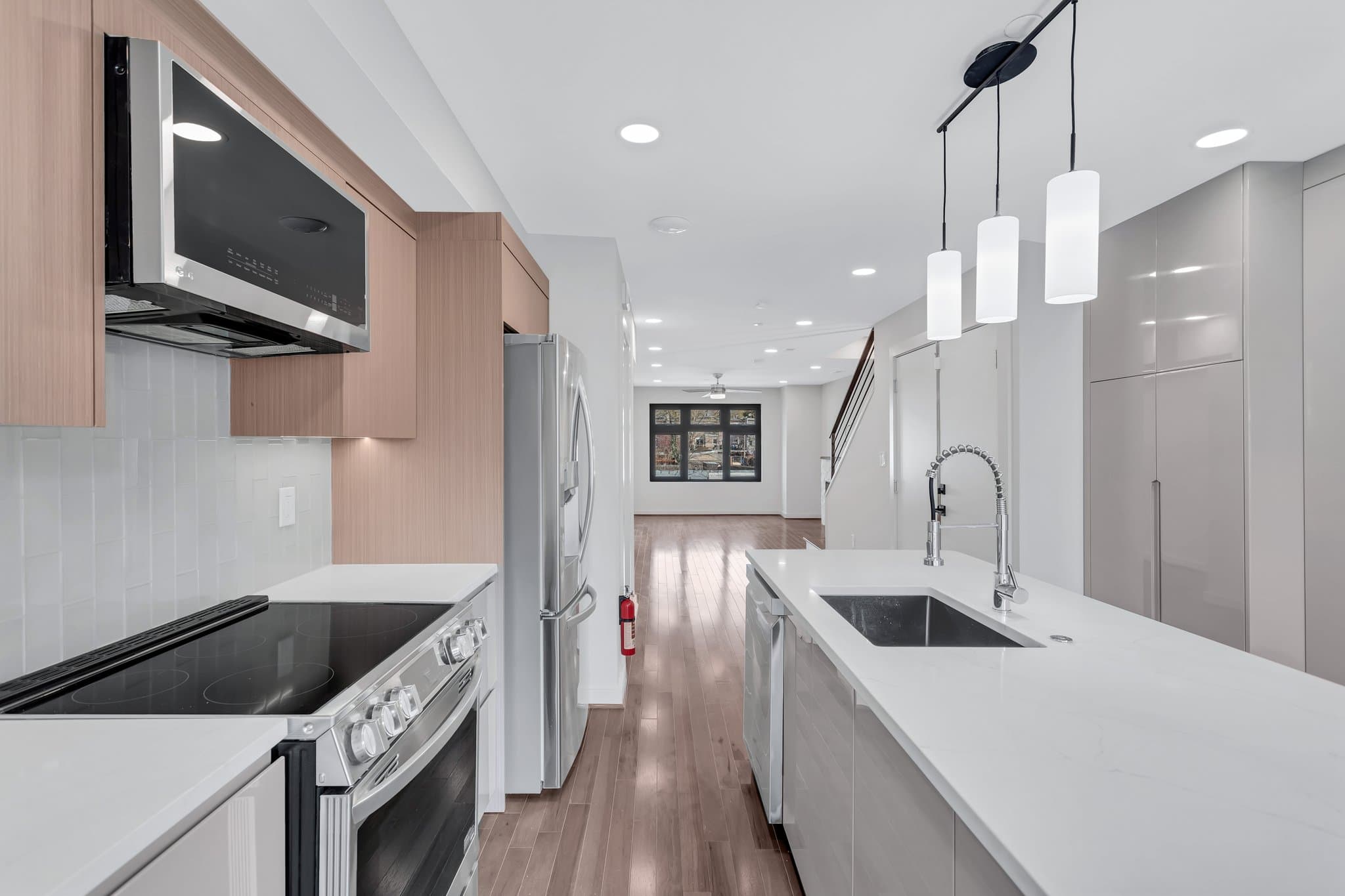 Washington Condo: 911 I St NE