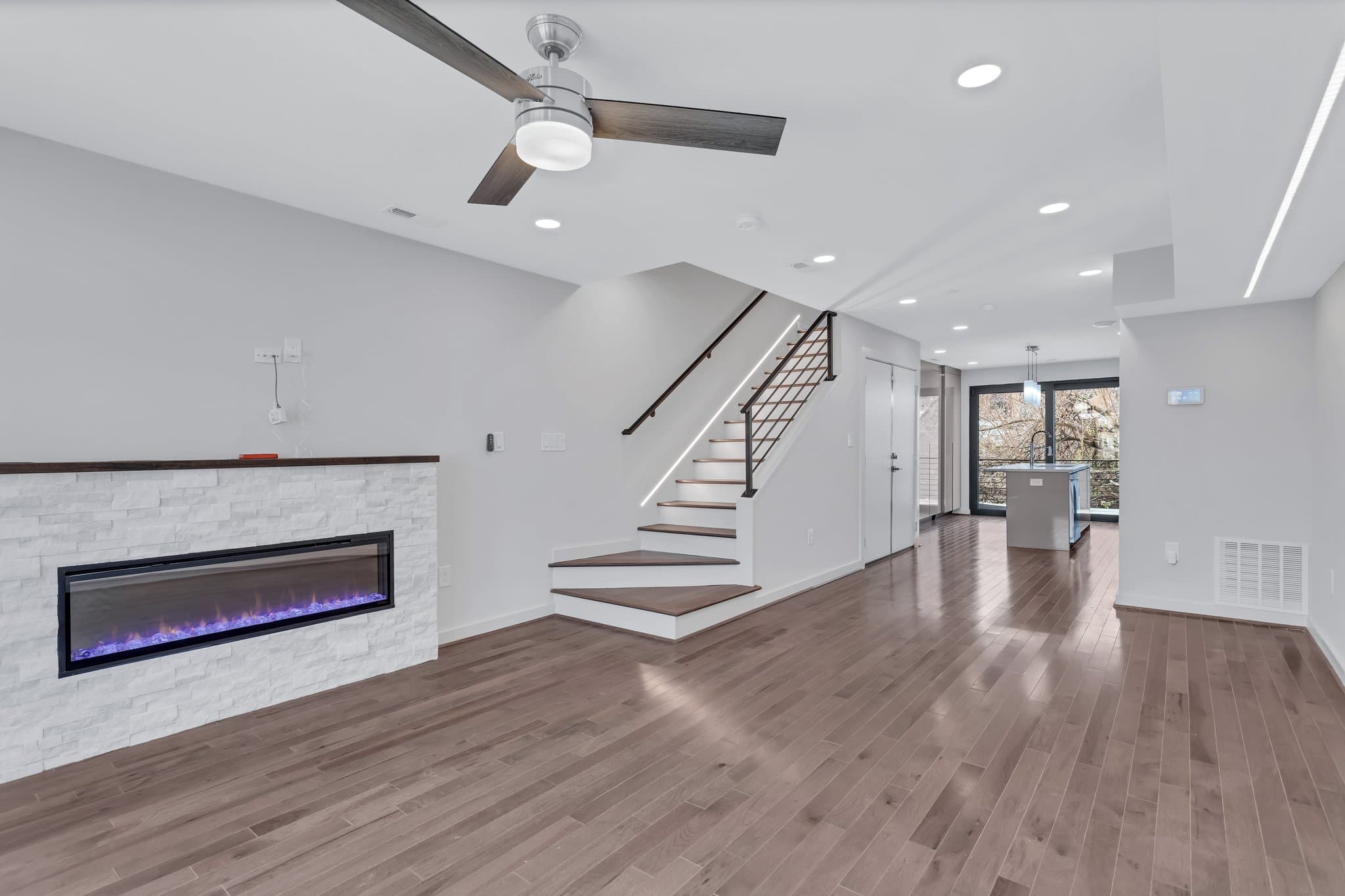 Washington Condo: 911 I St NE