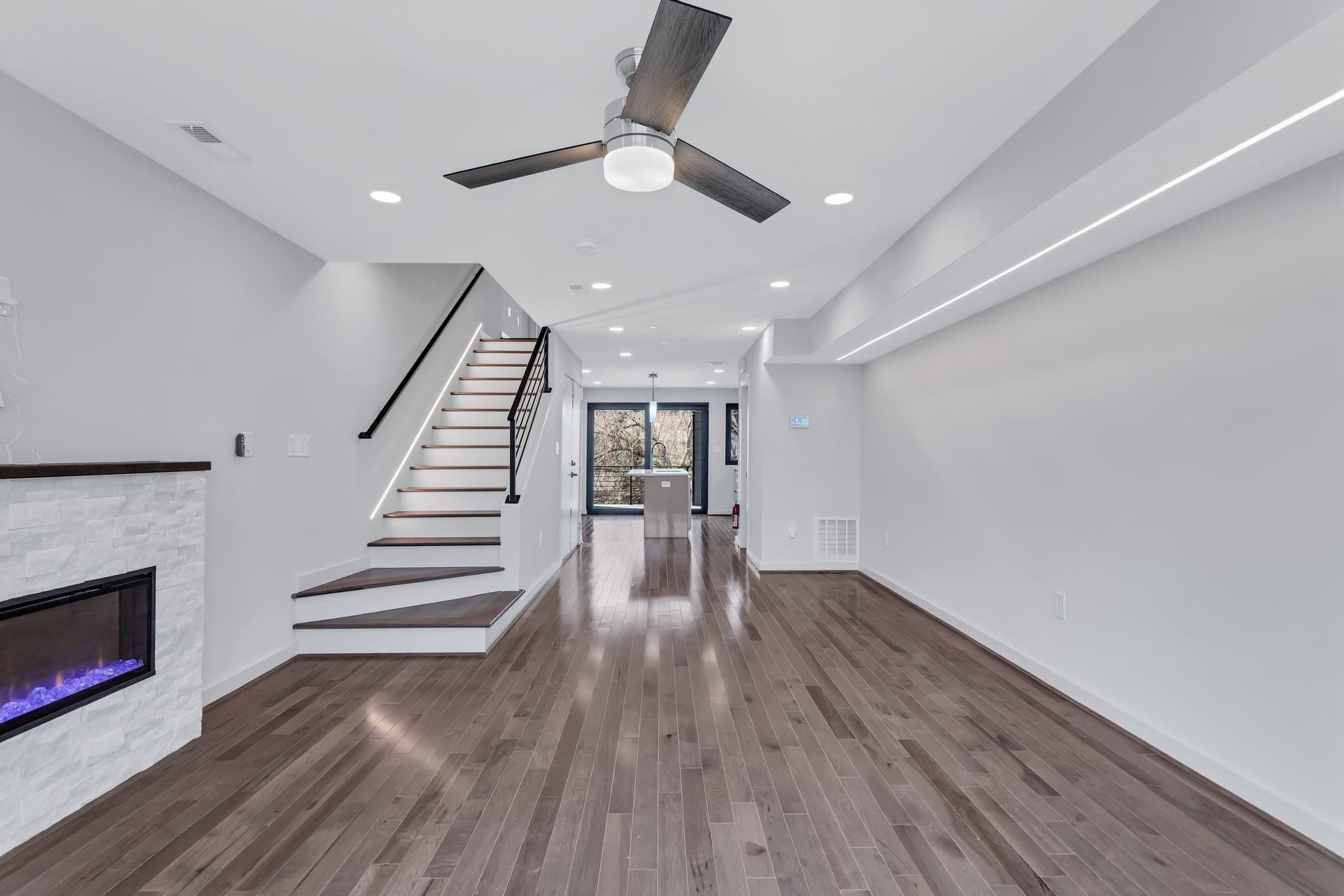 Washington Condo: 911 I St NE