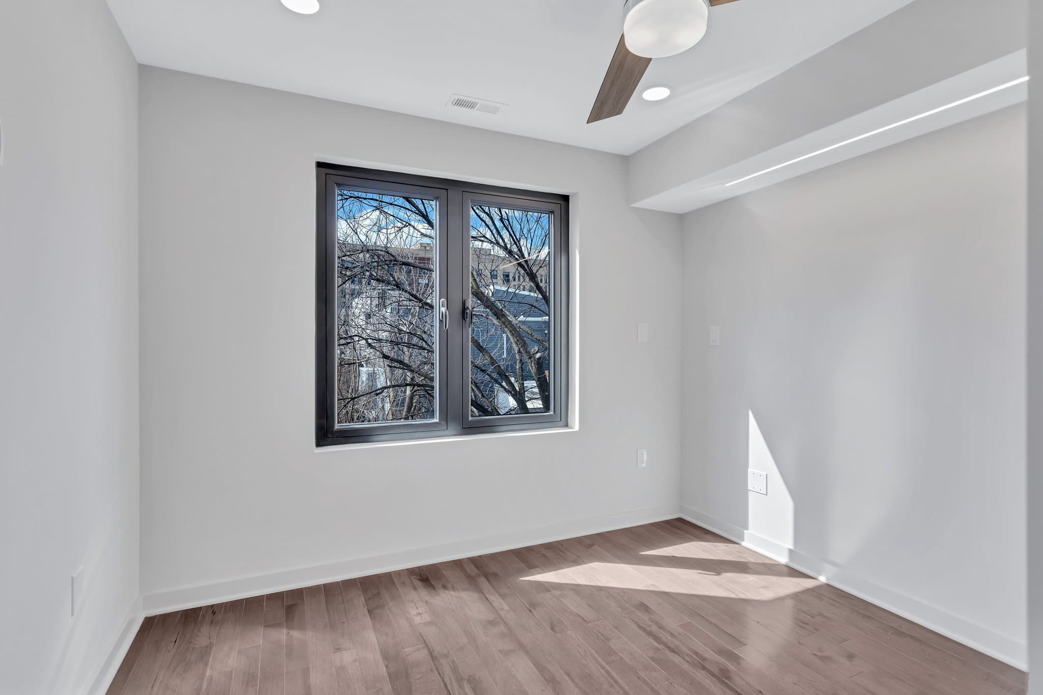 Washington Condo: 911 I St NE