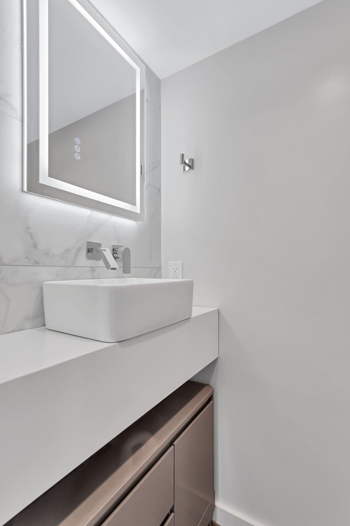 Washington Condo: 911 I St NE