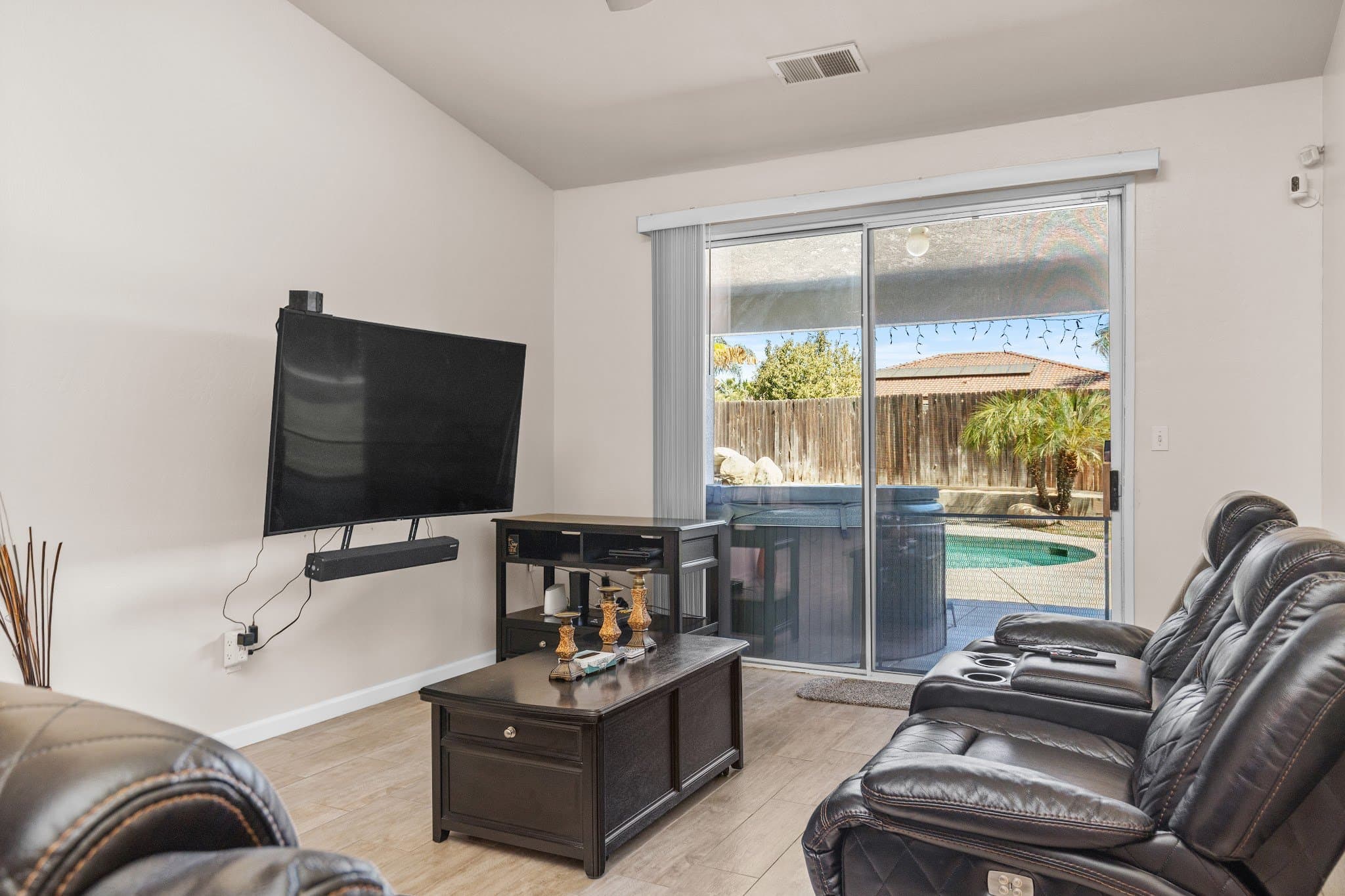 Bakersfield Single Room: 8412 Verona Dr