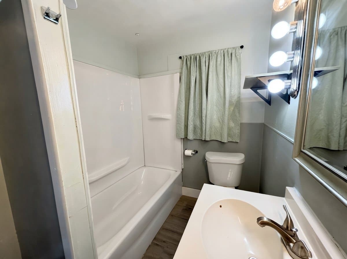 Pittsburg House: 517 Jefferson St