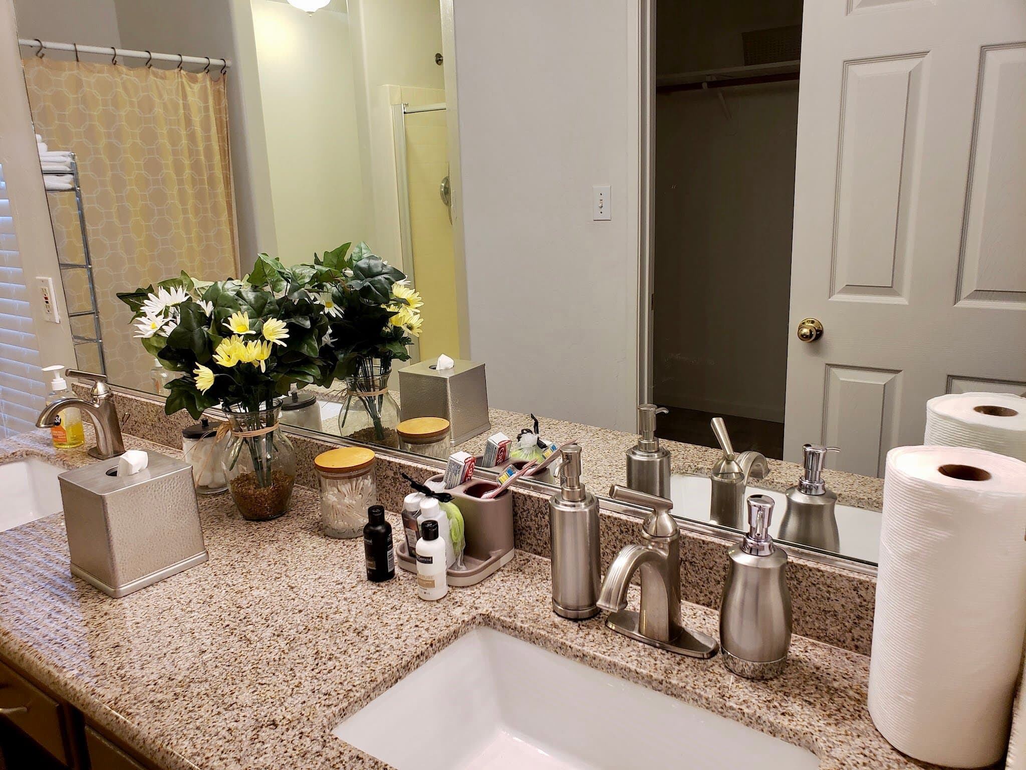 Bakersfield Single Room: 8412 Verona Dr