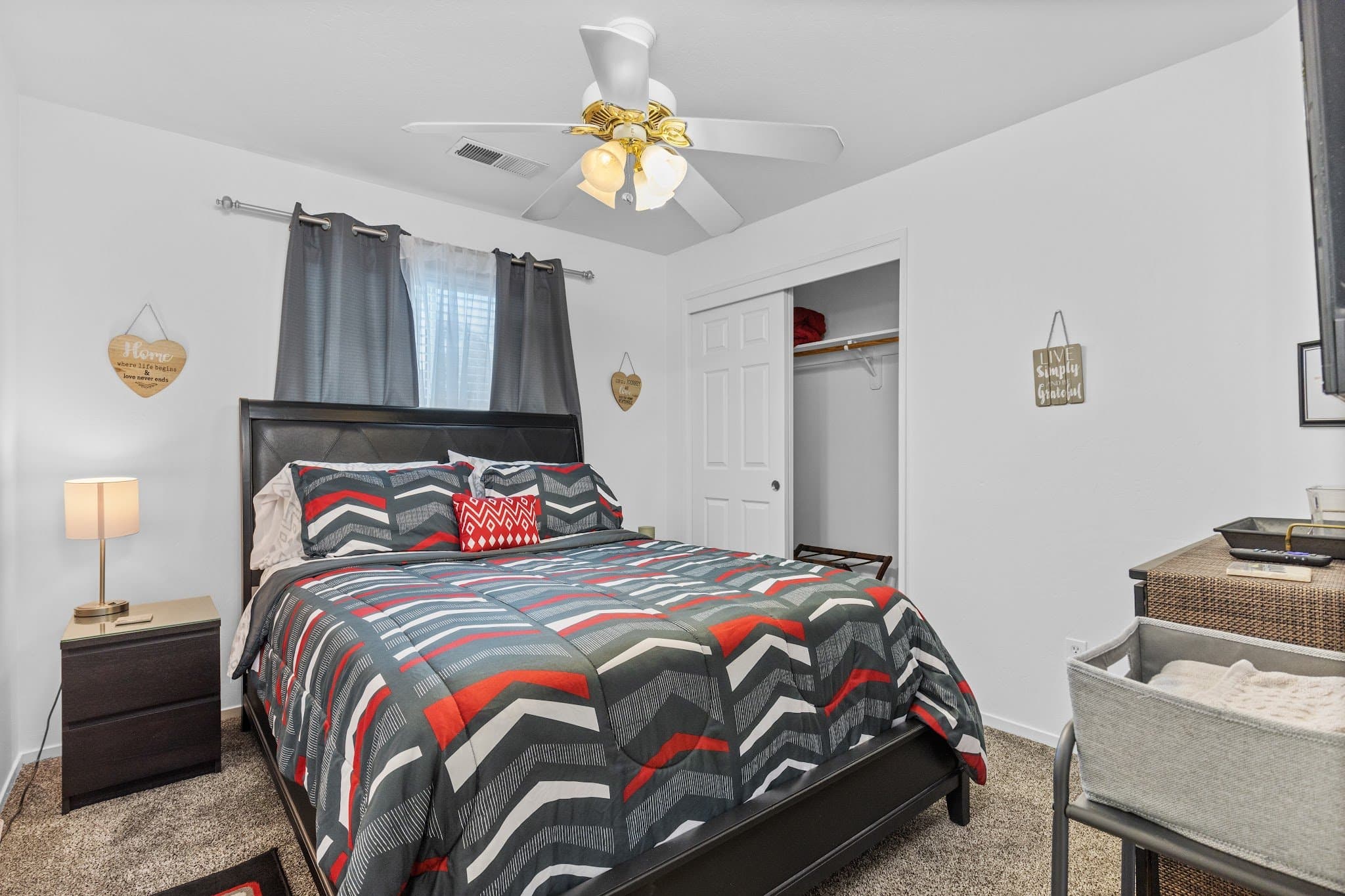 Bakersfield Single Room: 8412 Verona Dr