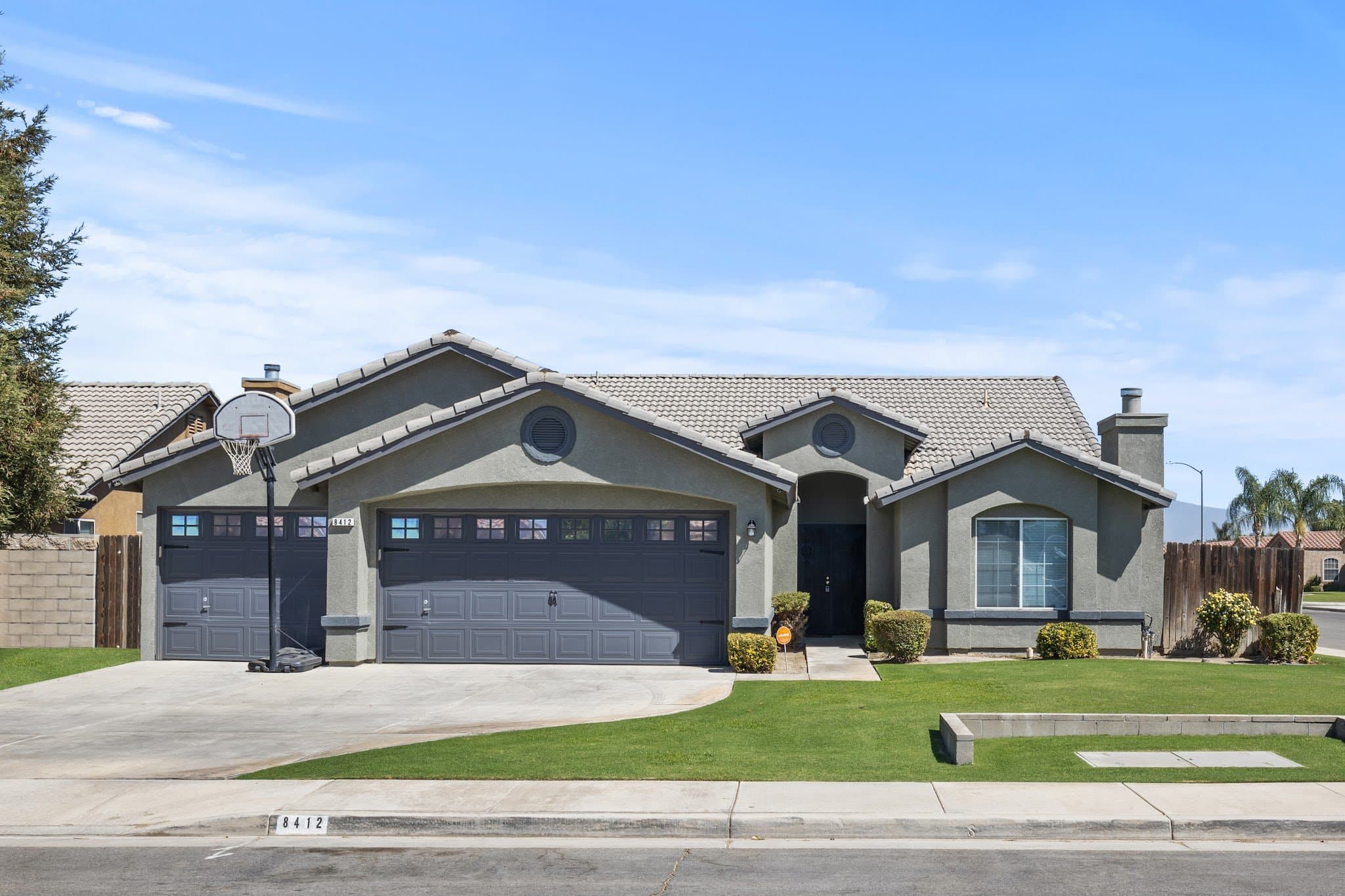 Bakersfield Single Room: 8412 Verona Dr