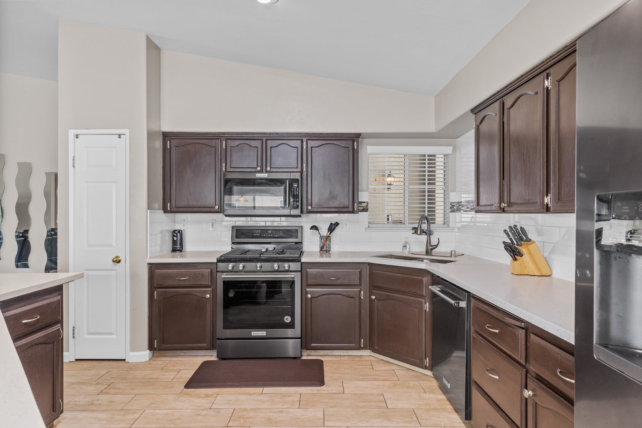 Bakersfield Single Room: 8412 Verona Dr