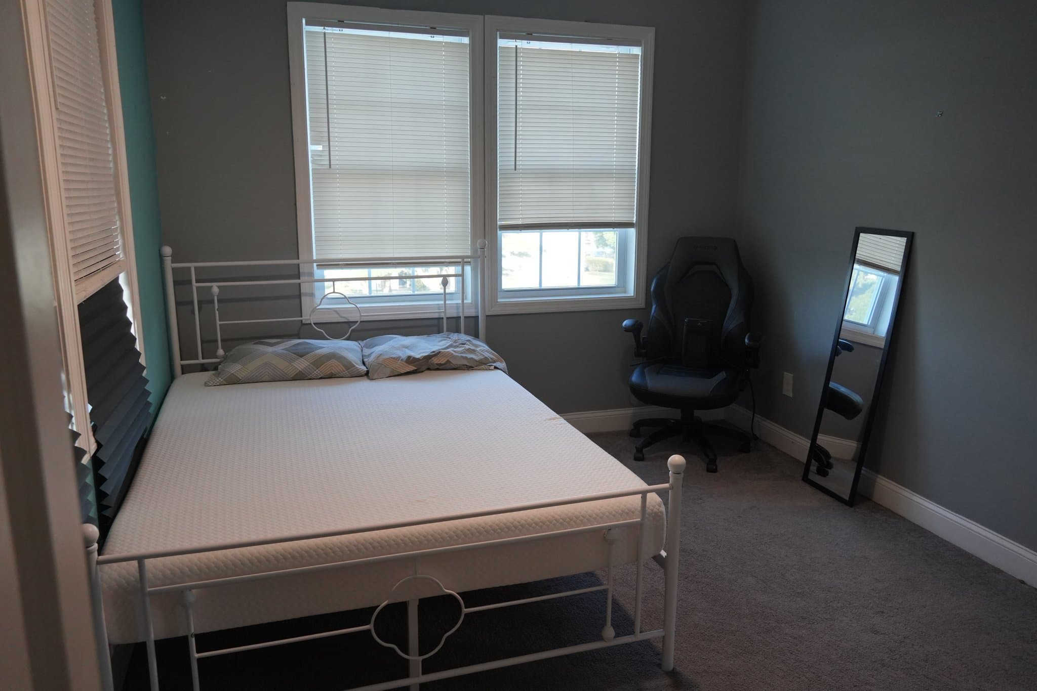 Riverside Condo: 60 Village Green South