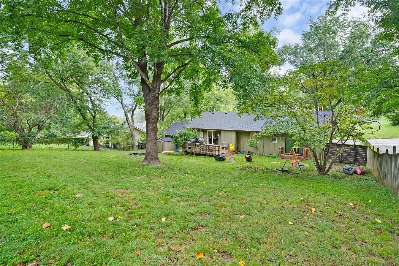 Ozark House: 1200 E Summerhill