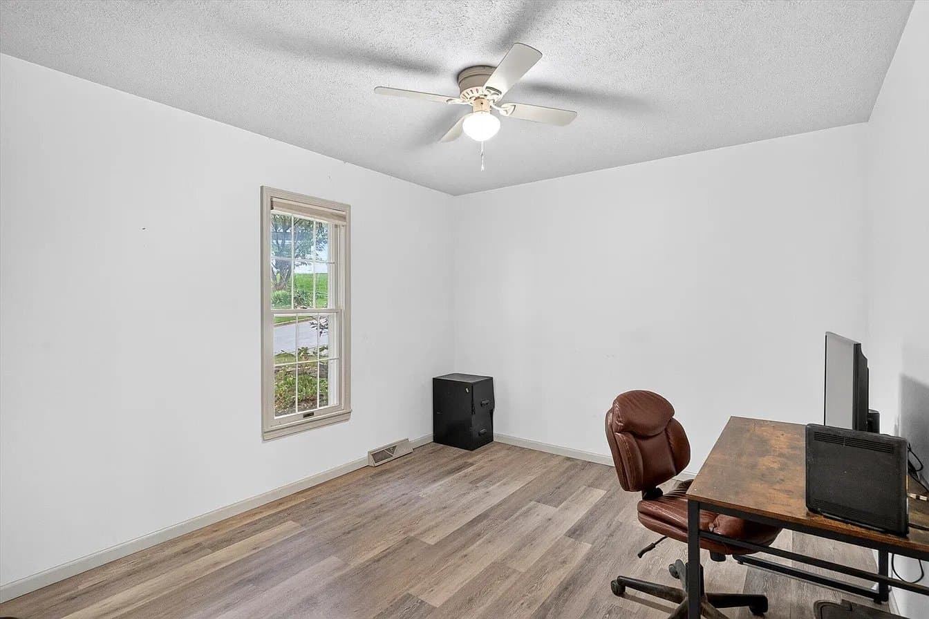 Ozark House: 1200 E Summerhill