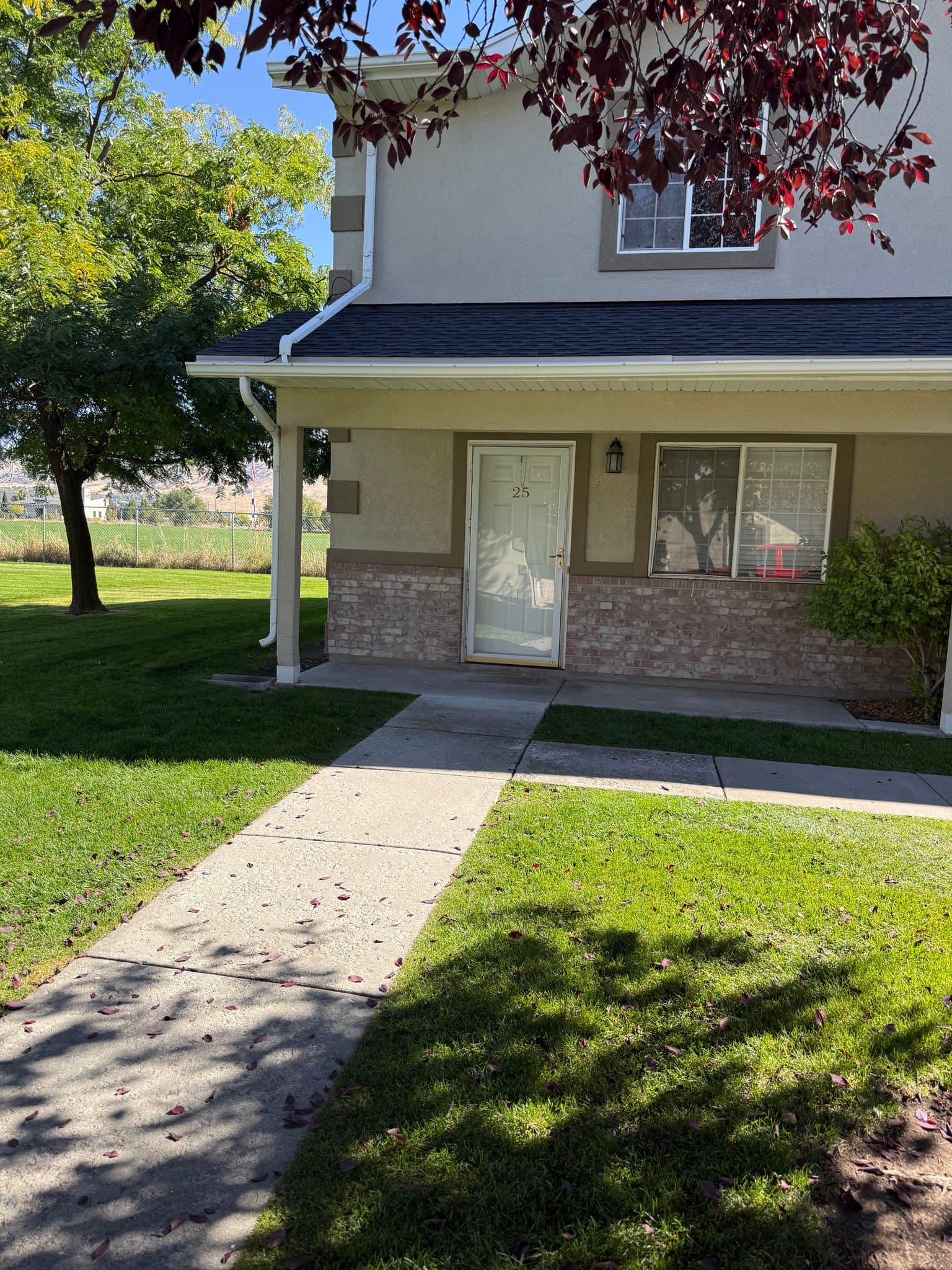 Logan Townhome: 25 w 1325 s