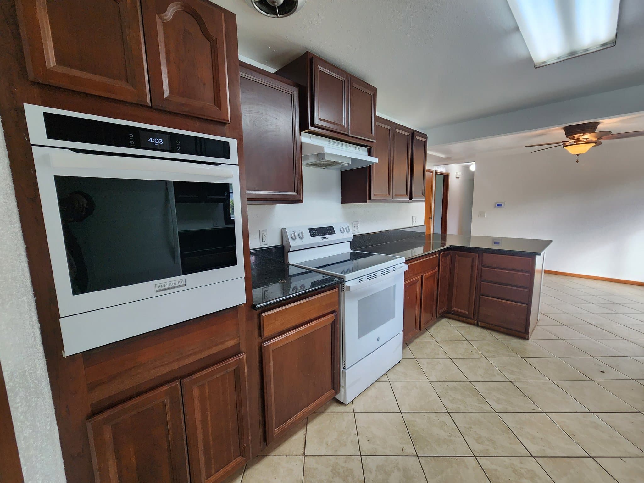Lakewood House: 8708 Newgrove Ave SW