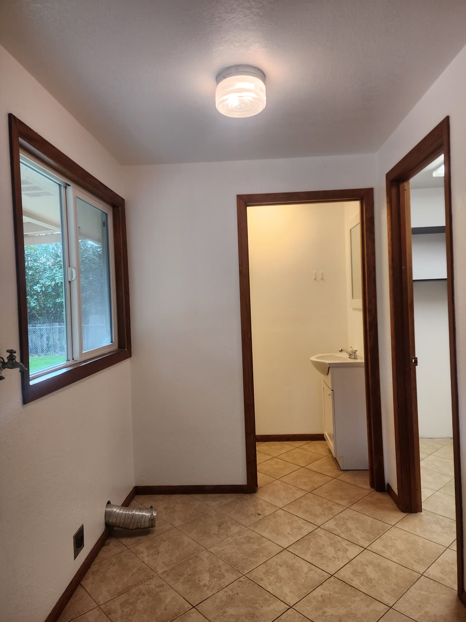 Lakewood House: 8708 Newgrove Ave SW