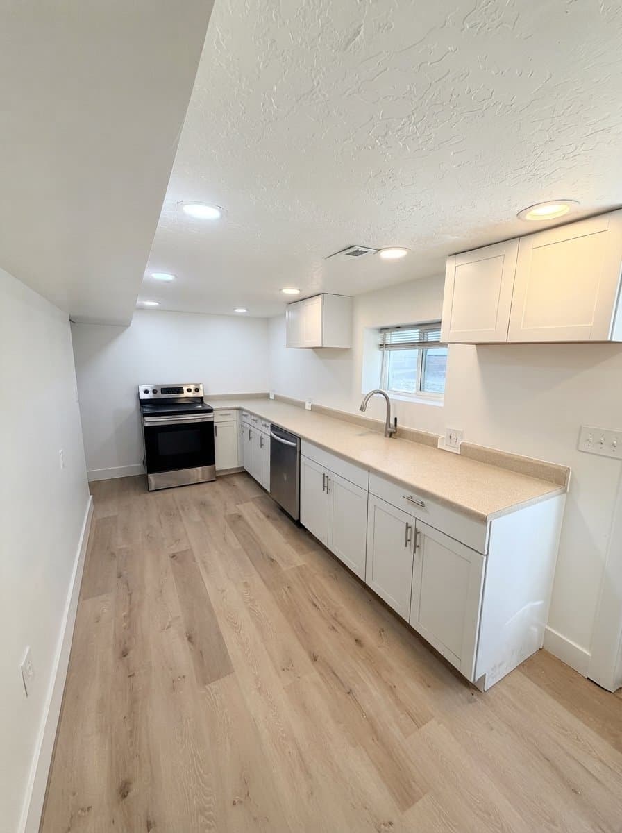 Draper House: 13160 S 300 E