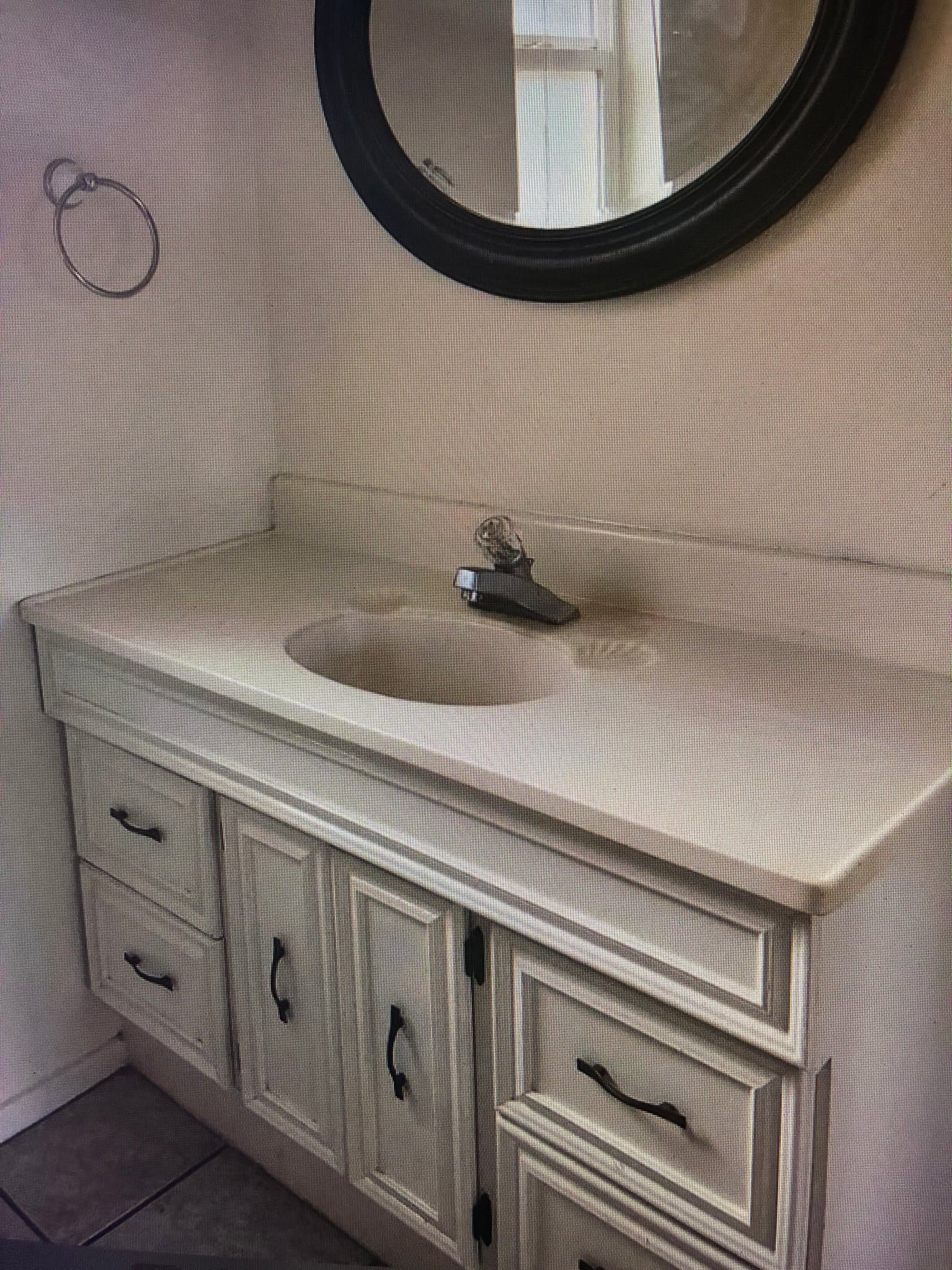Chatsworth House: 138 Rollins Rd