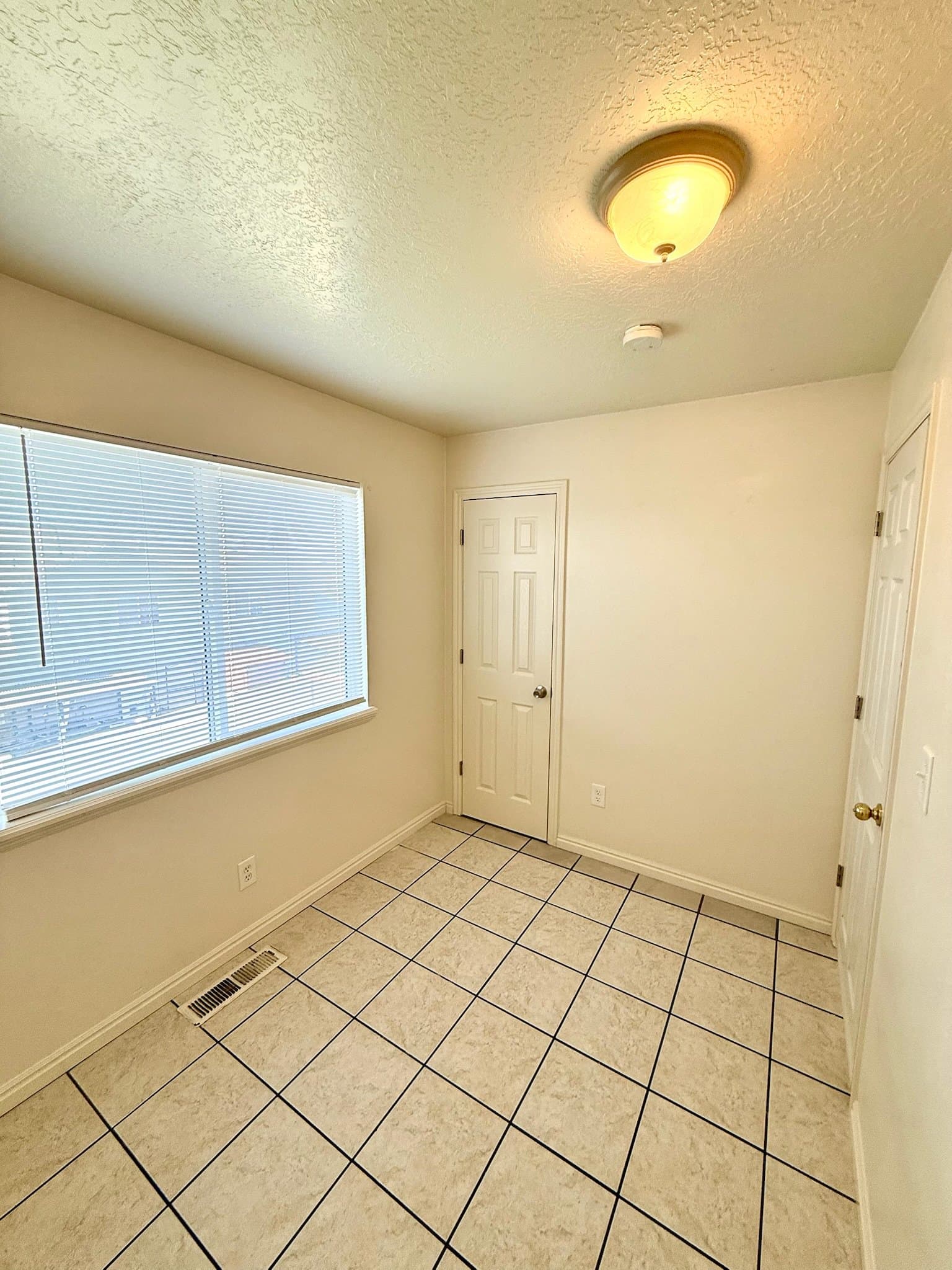Santaquin Apartment: 253 N 700 E