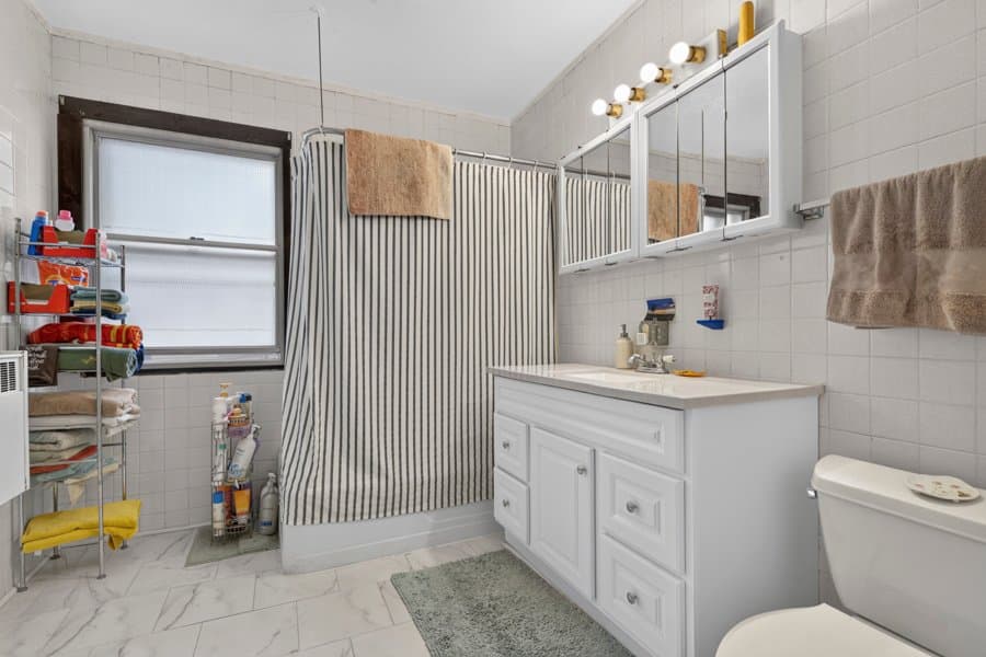 Madison Condo: 149 E Gilman