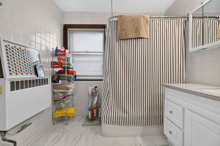 Madison Condo: 149 E Gilman