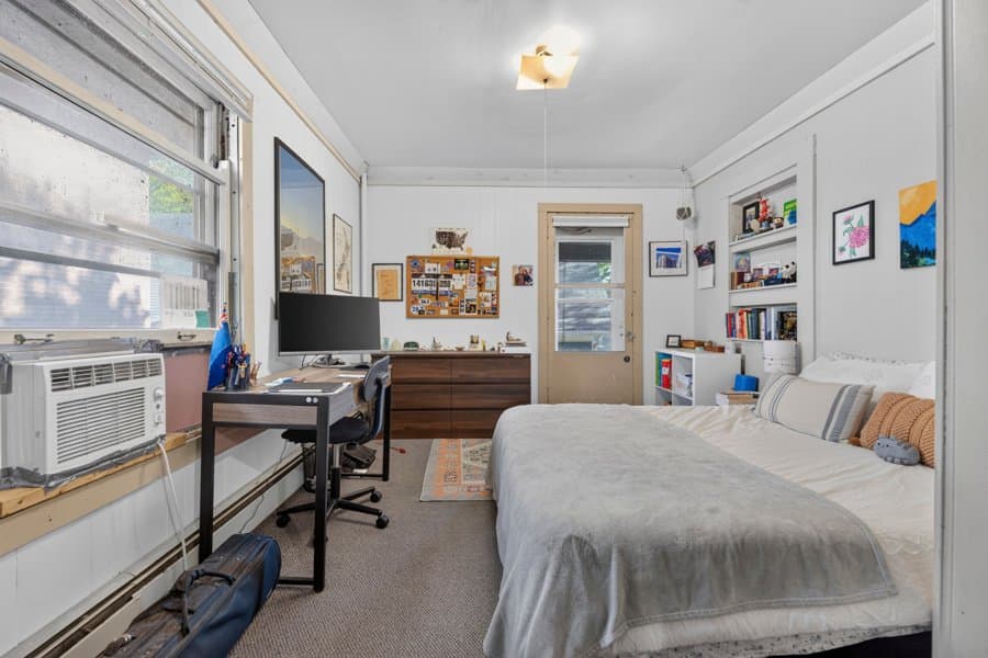 Madison Condo: 149 E Gilman