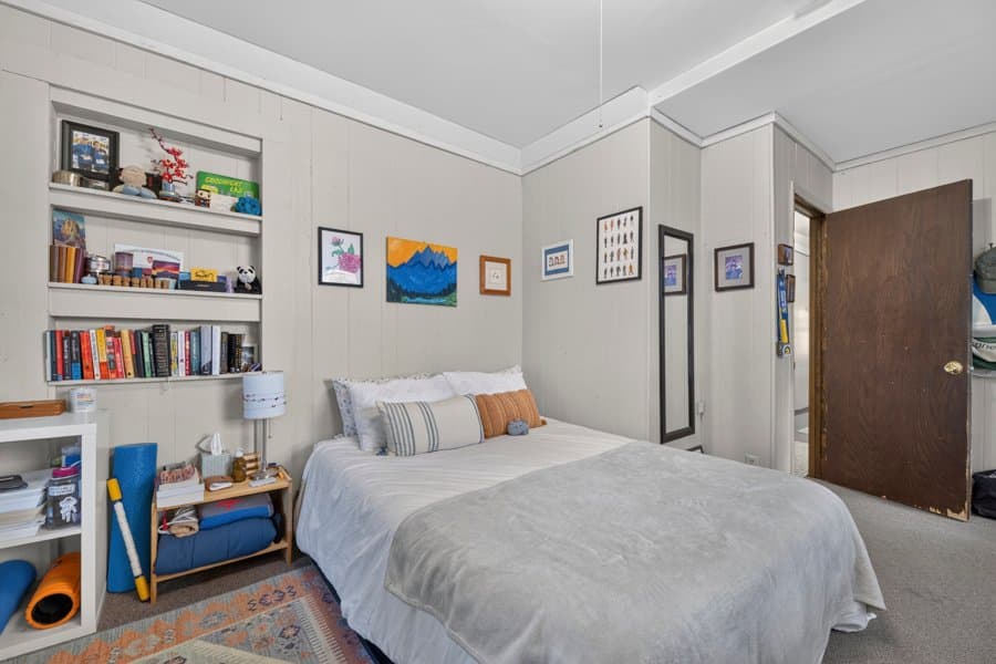 Madison Condo: 149 E Gilman