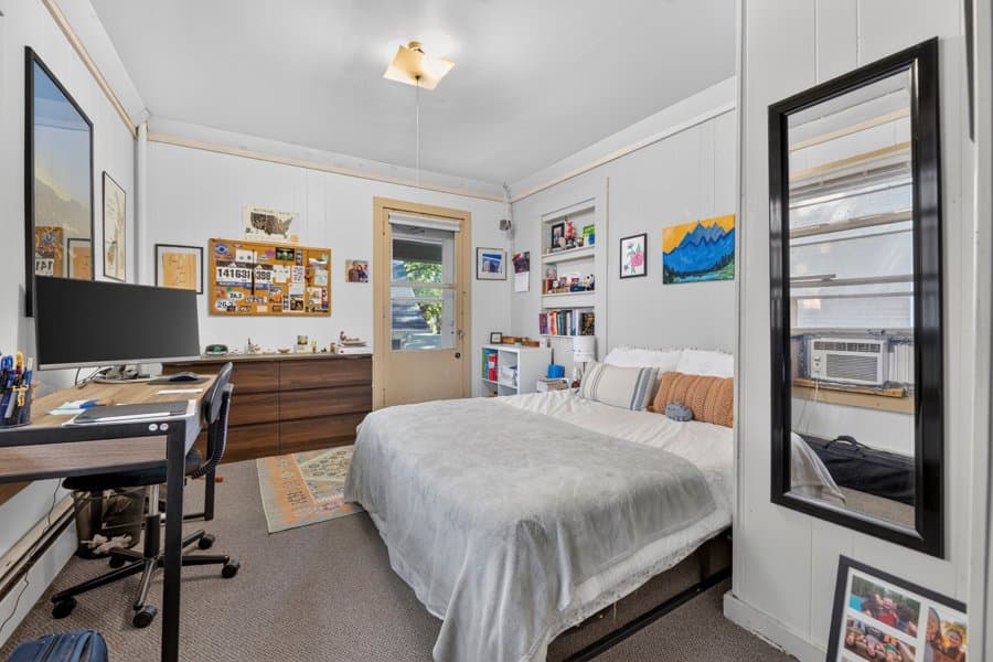 Madison Condo: 149 E Gilman
