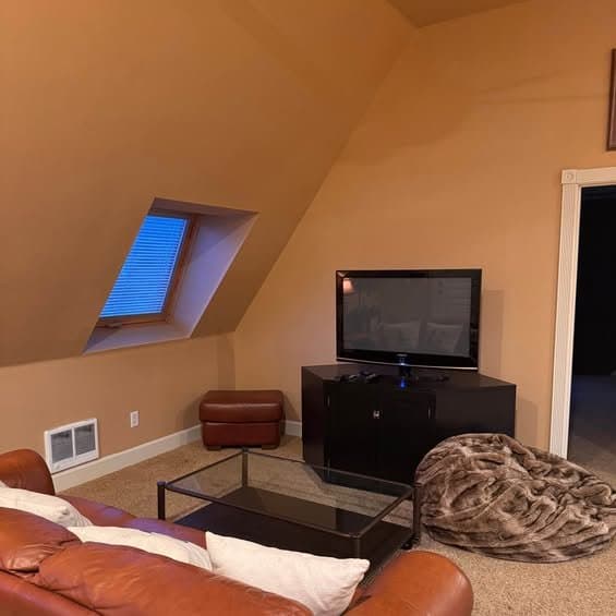 Springfield House: 831 Weaver Road