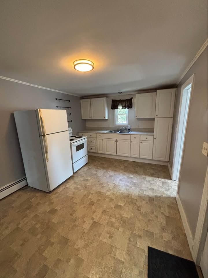 Biddeford Apartment: 211 Hill Street