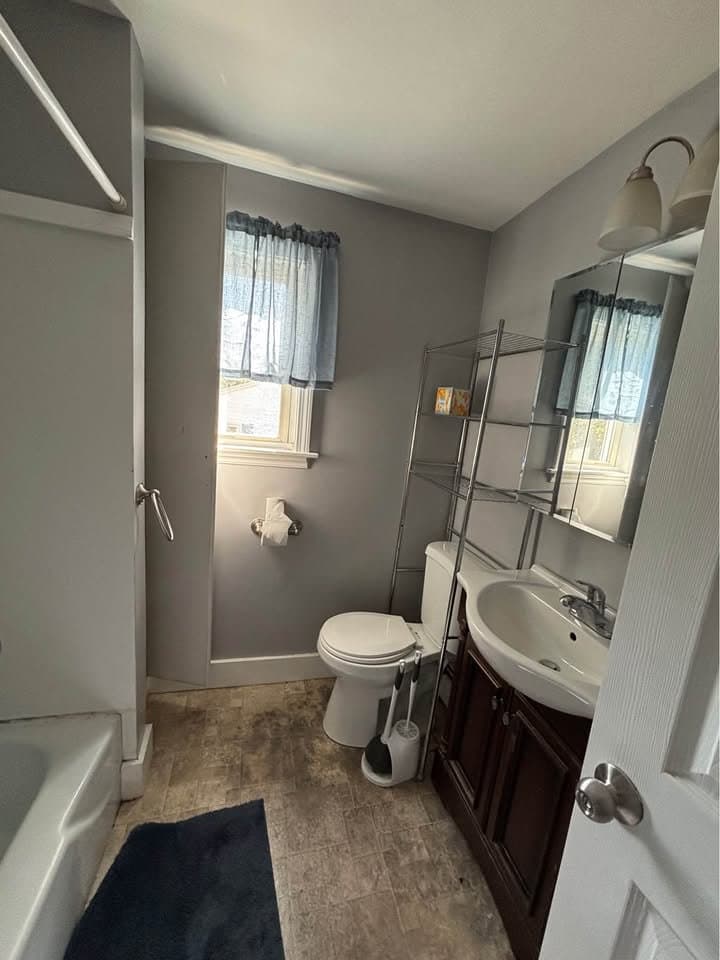 Biddeford Apartment: 211 Hill Street