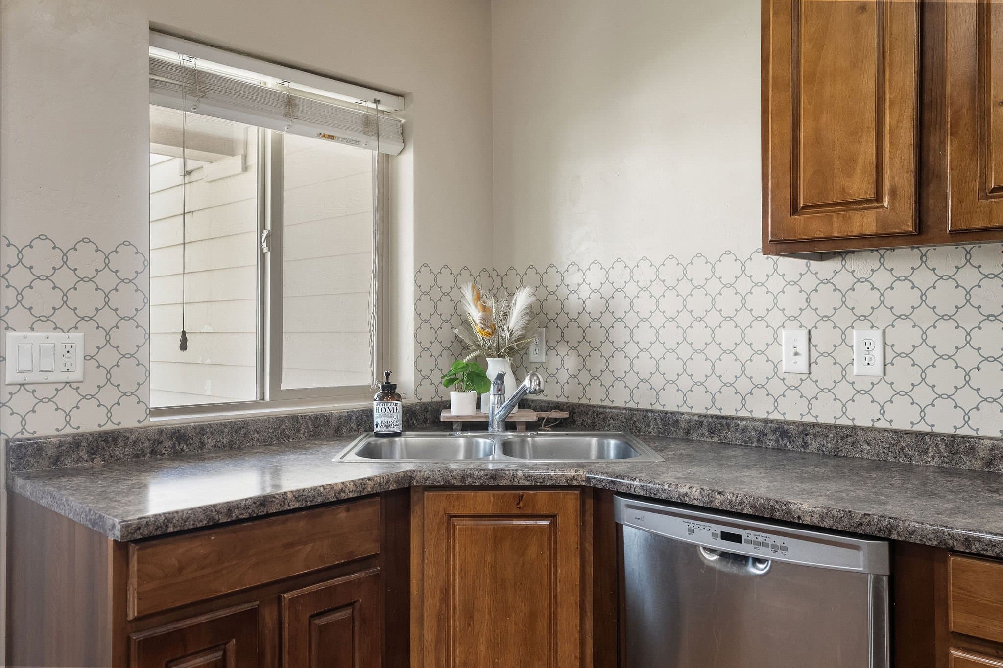 Eagle Mountain Townhome: 9256 N Prairie Dunes Way