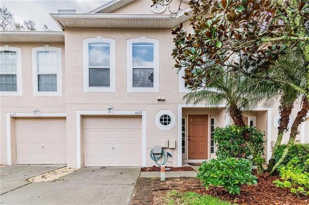Tampa Townhome: 4625 Ashburn Square Dr