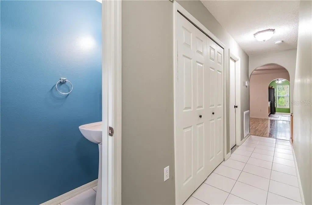Tampa Townhome: 4625 Ashburn Square Dr