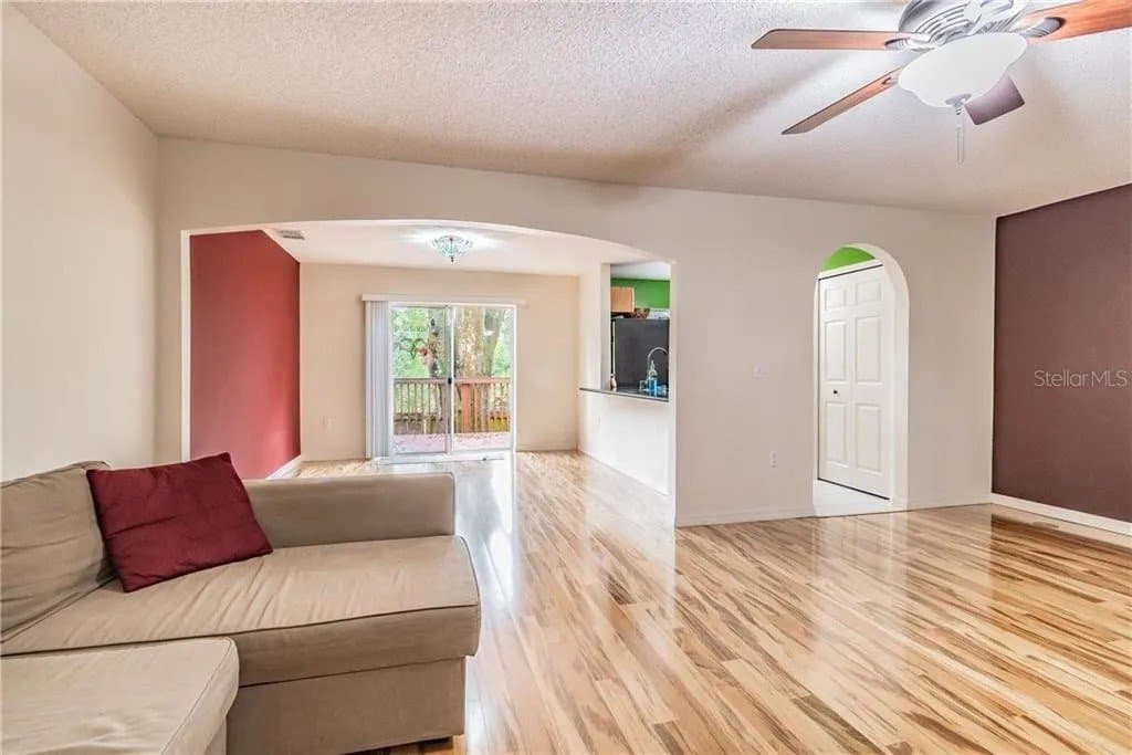 Tampa Townhome: 4625 Ashburn Square Dr