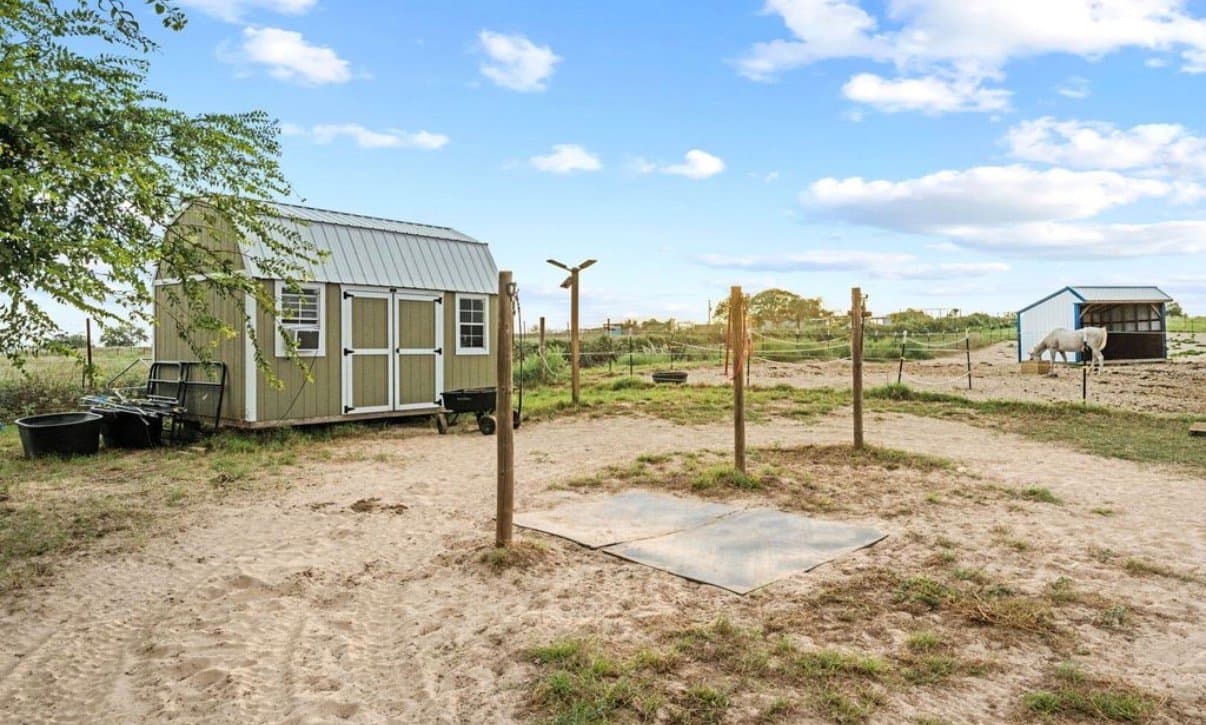 Floresville Other: 2870 County Road 120