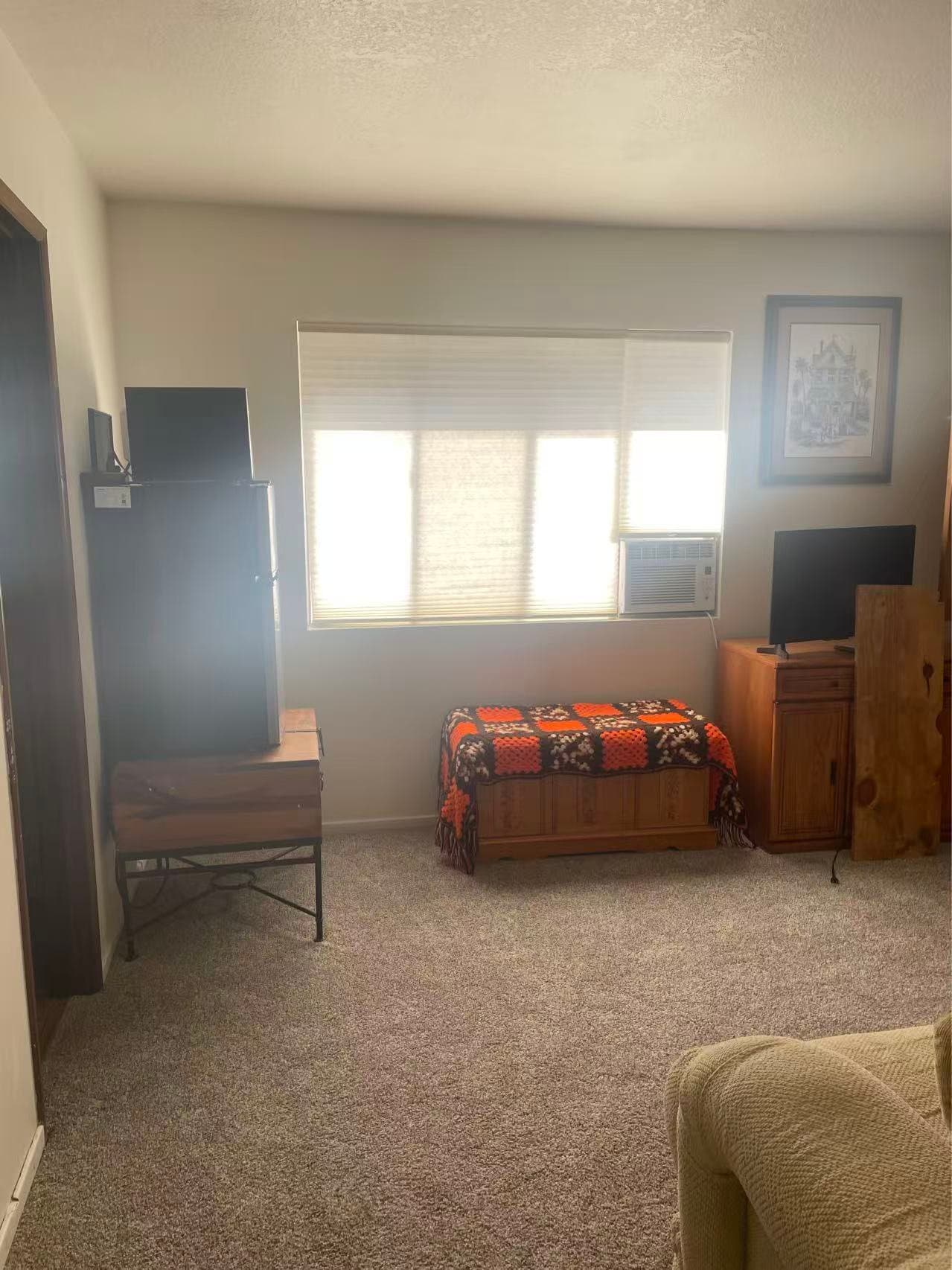 Norco Single Room: 2546 Reservoir Drive