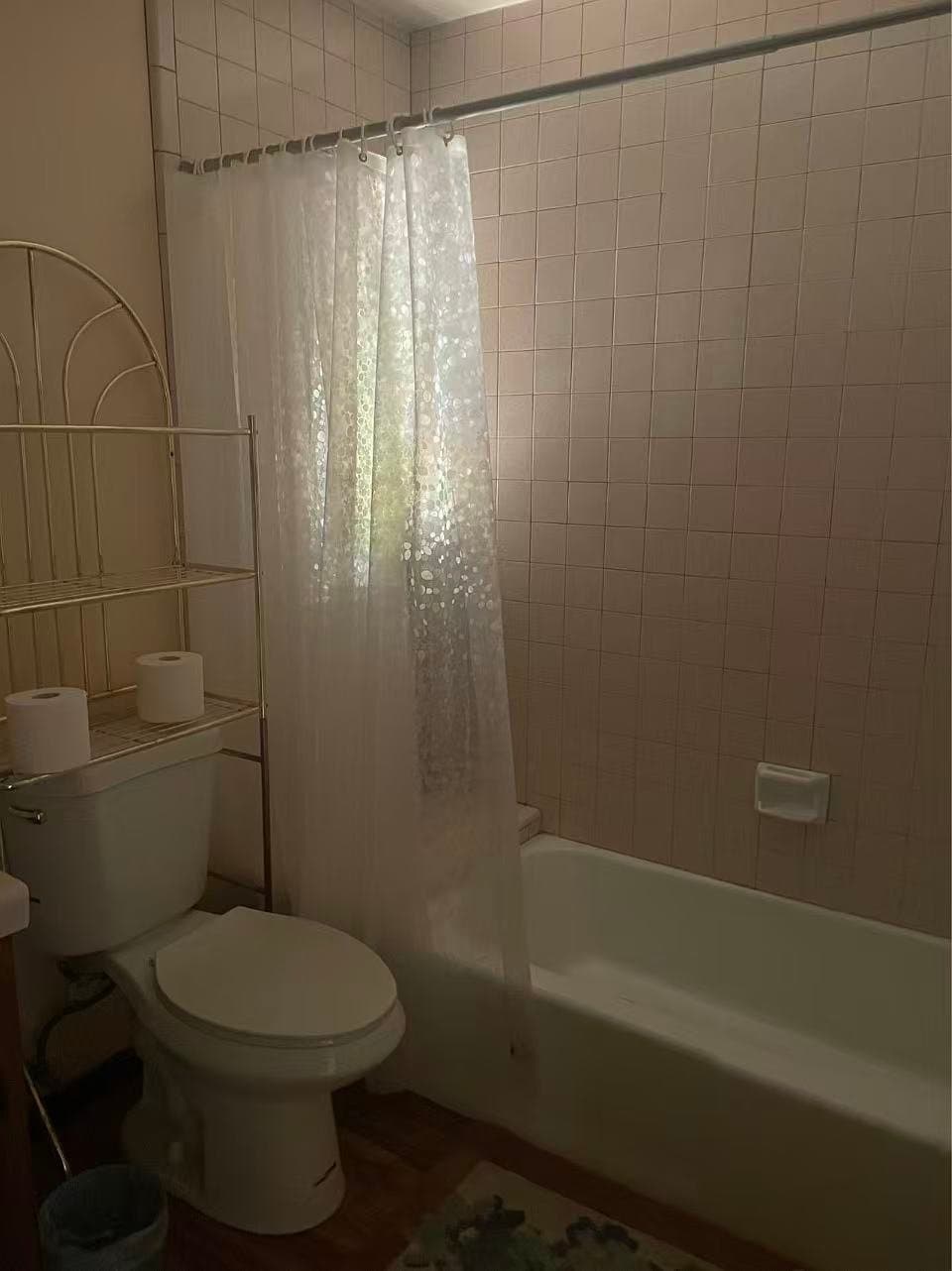 Norco Single Room: 2546 Reservoir Drive