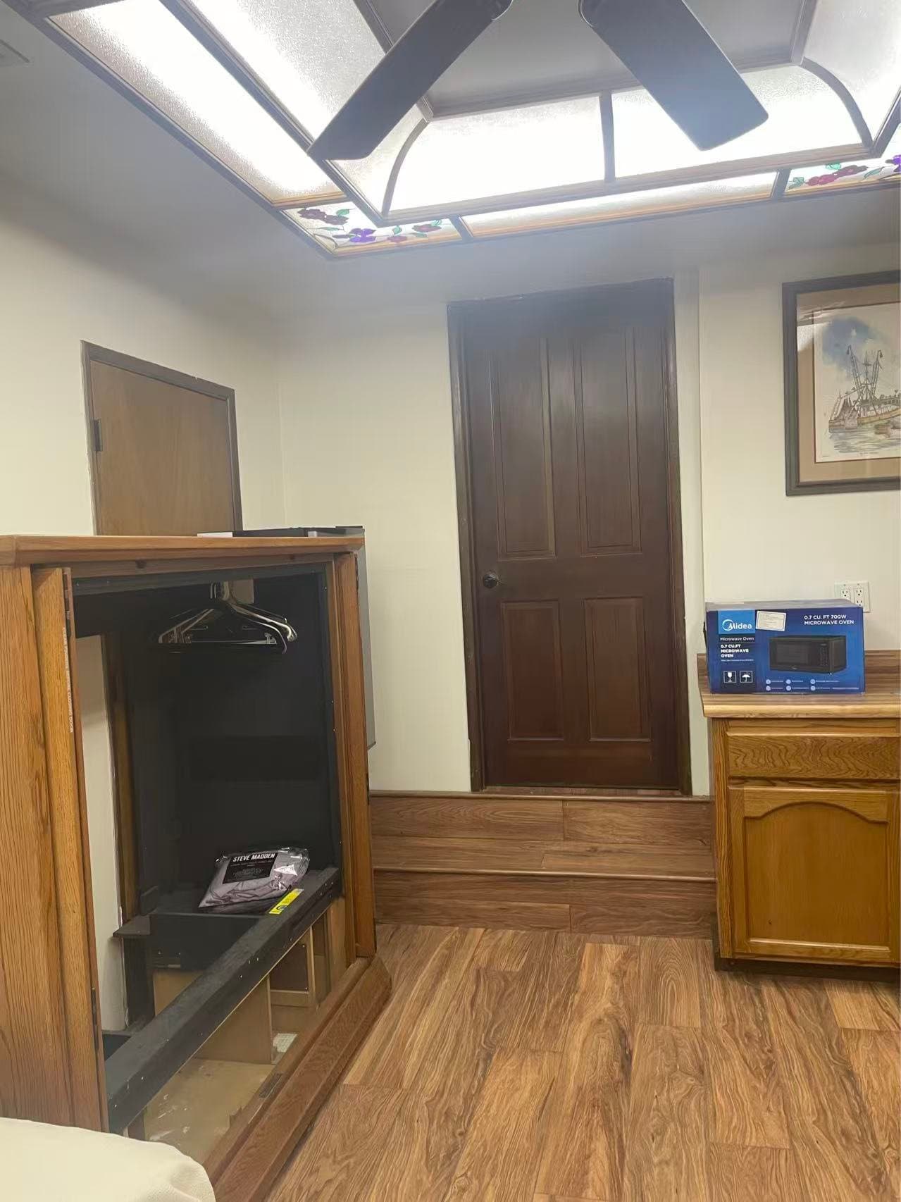 Norco Single Room: 2546 Reservoir Drive