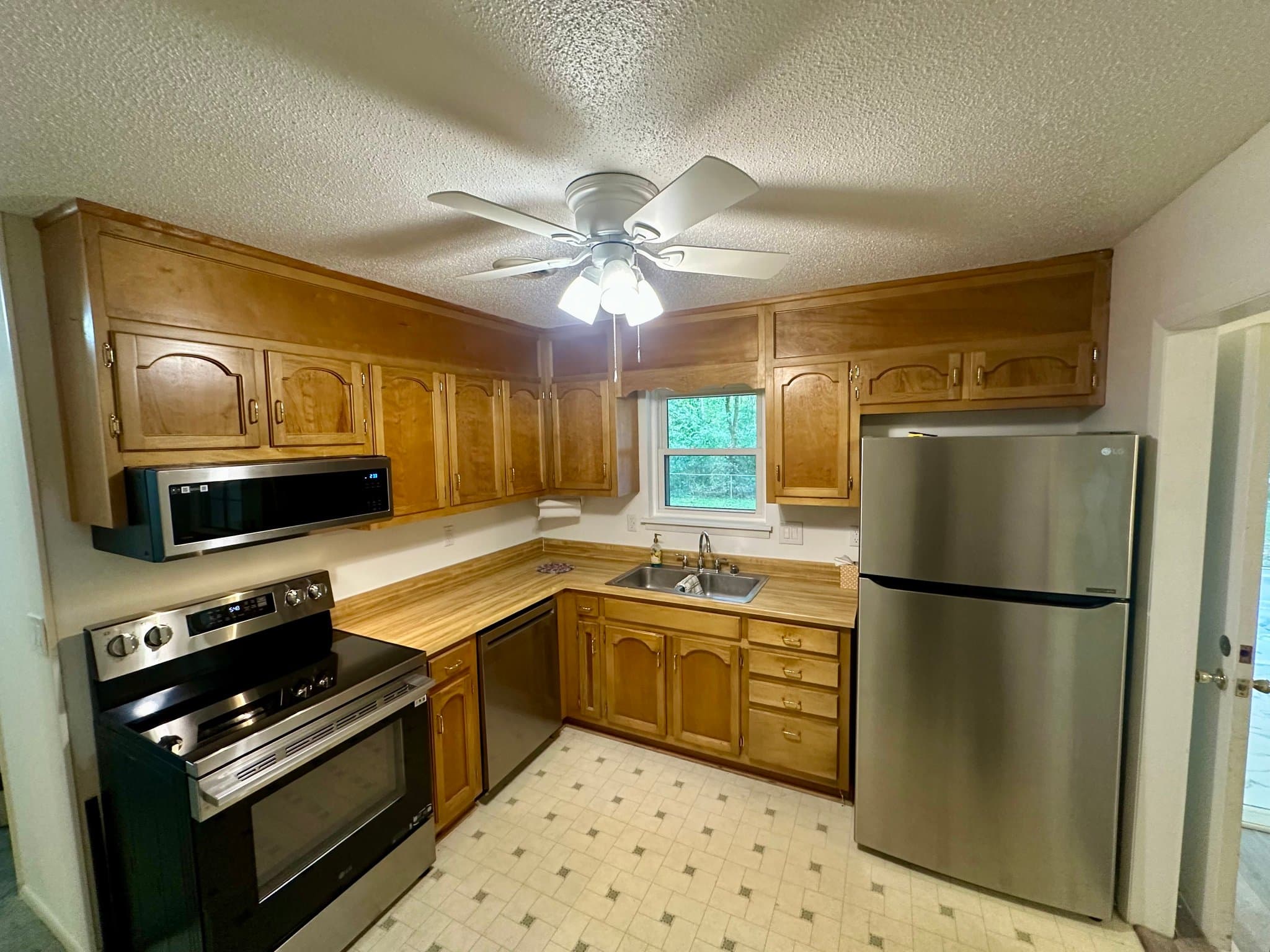 Huntsville House: 1104 Valade Circle SE