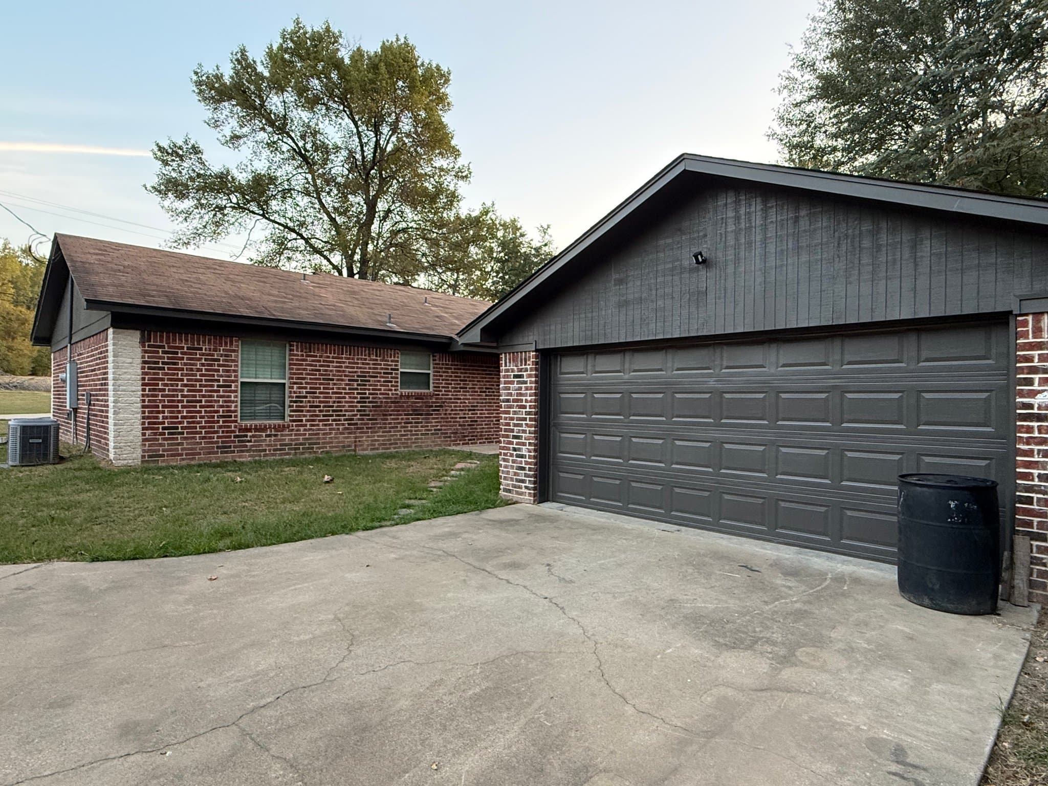 White Oak House: 518 E Center St