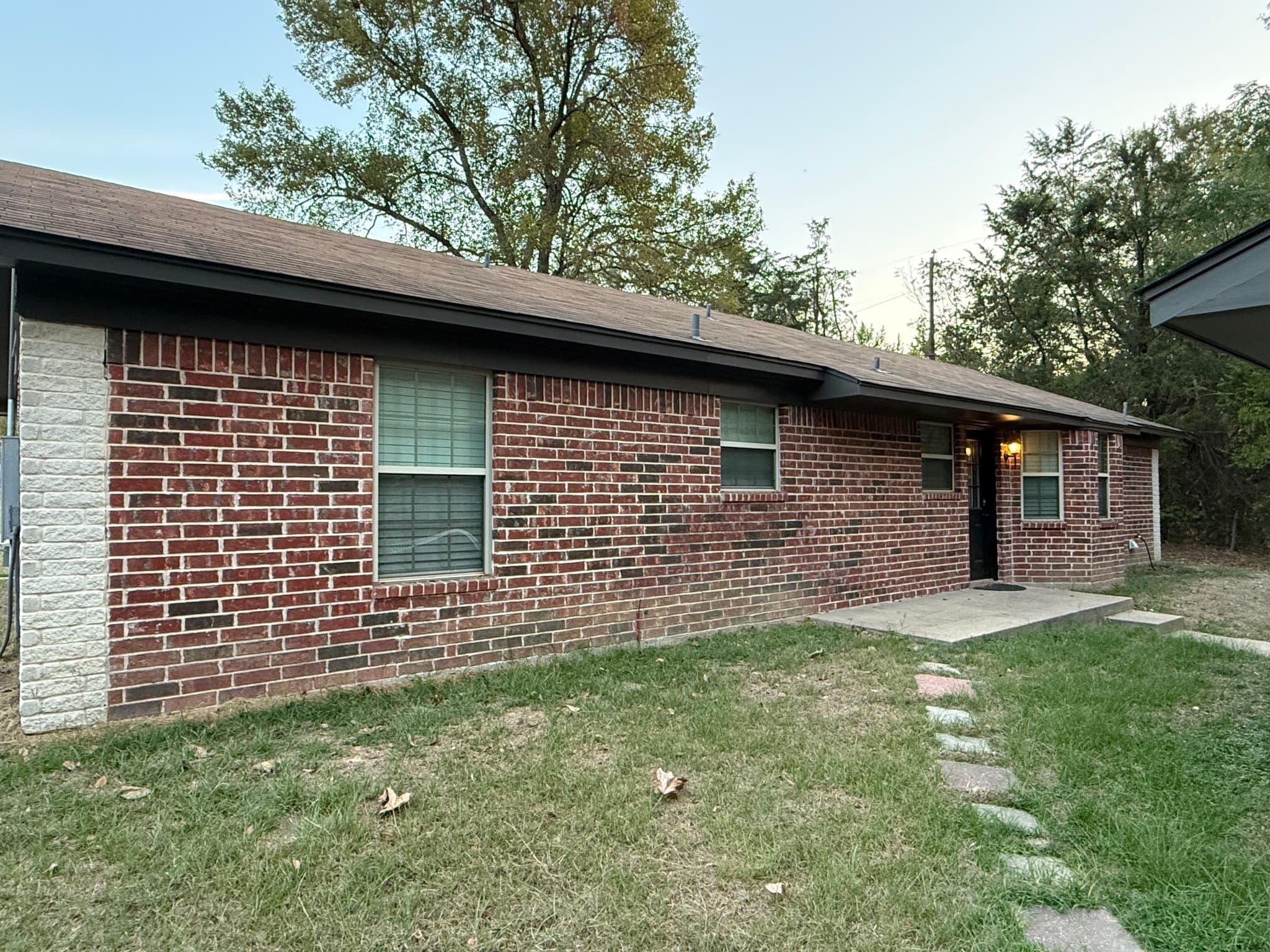 White Oak House: 518 E Center St